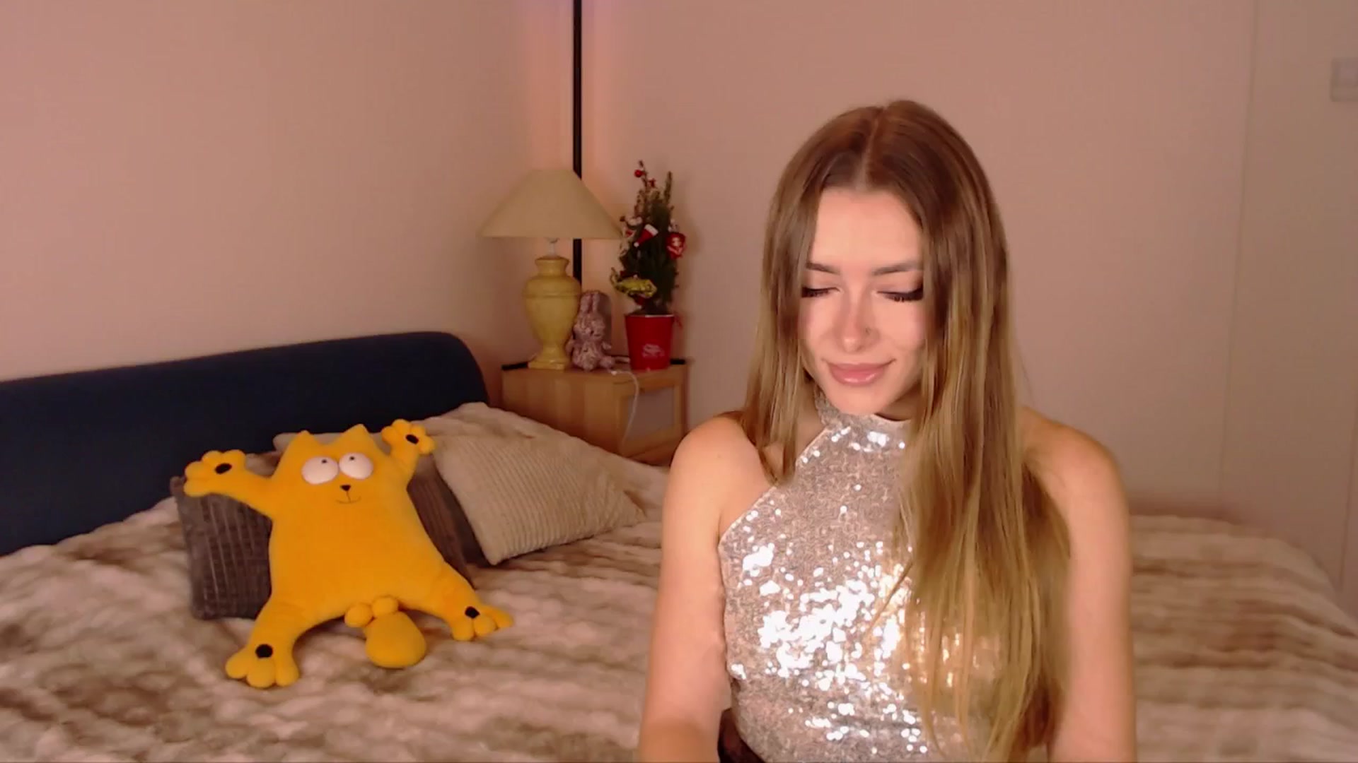 Gallery image thumbnail from SimonsWife's myfreecams stream on, 12/24/2025, 15:31 image 1 of 20
