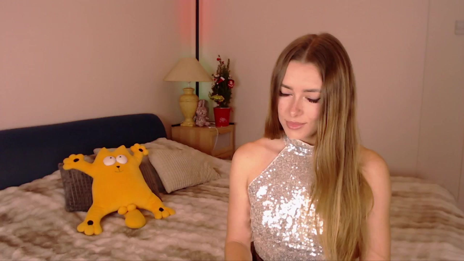 Gallery image thumbnail from SimonsWife's myfreecams stream on, 12/24/2025, 15:31 image 14 of 20