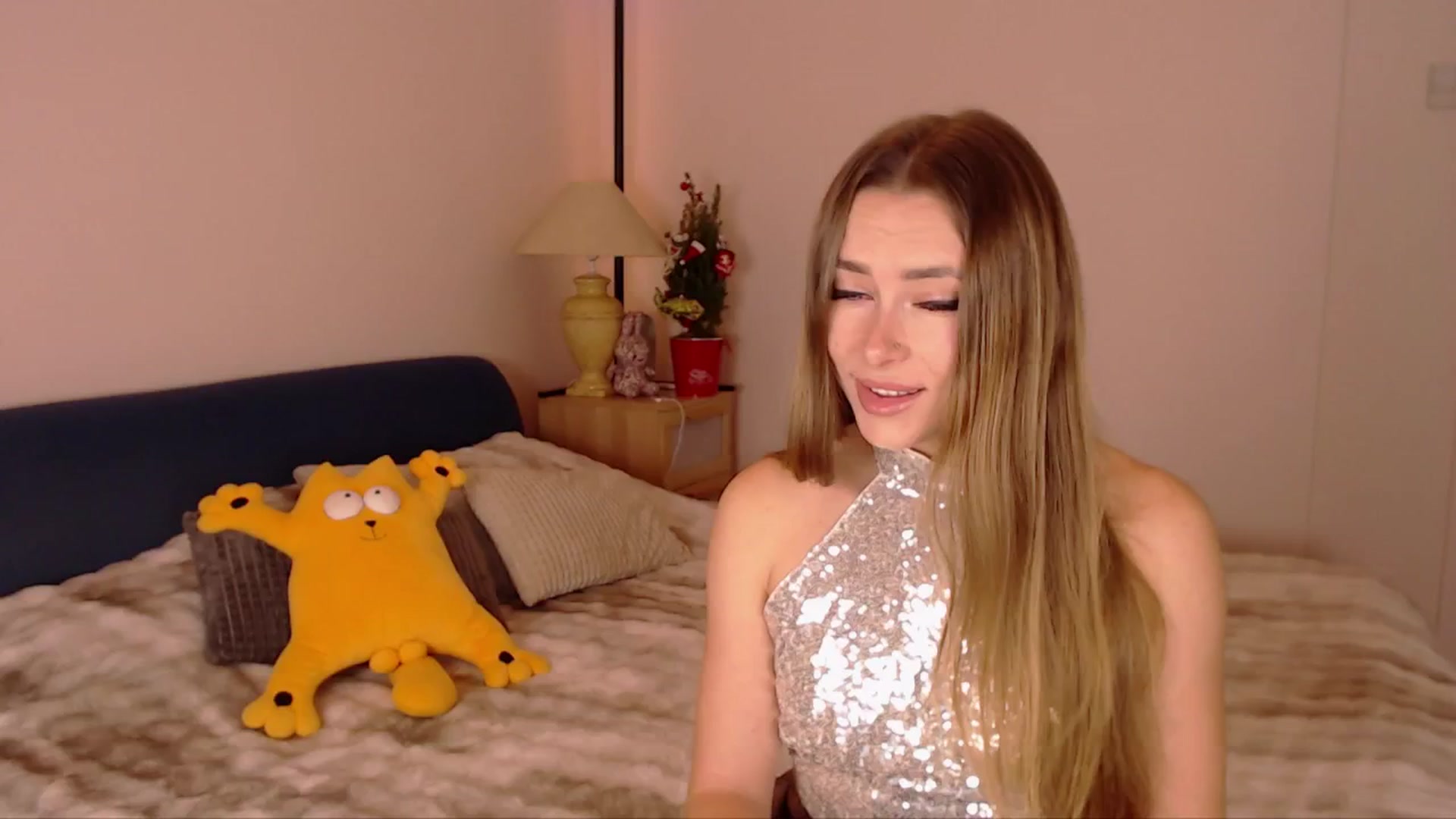 Gallery image thumbnail from SimonsWife's myfreecams stream on, 12/24/2025, 15:31 image 7 of 20