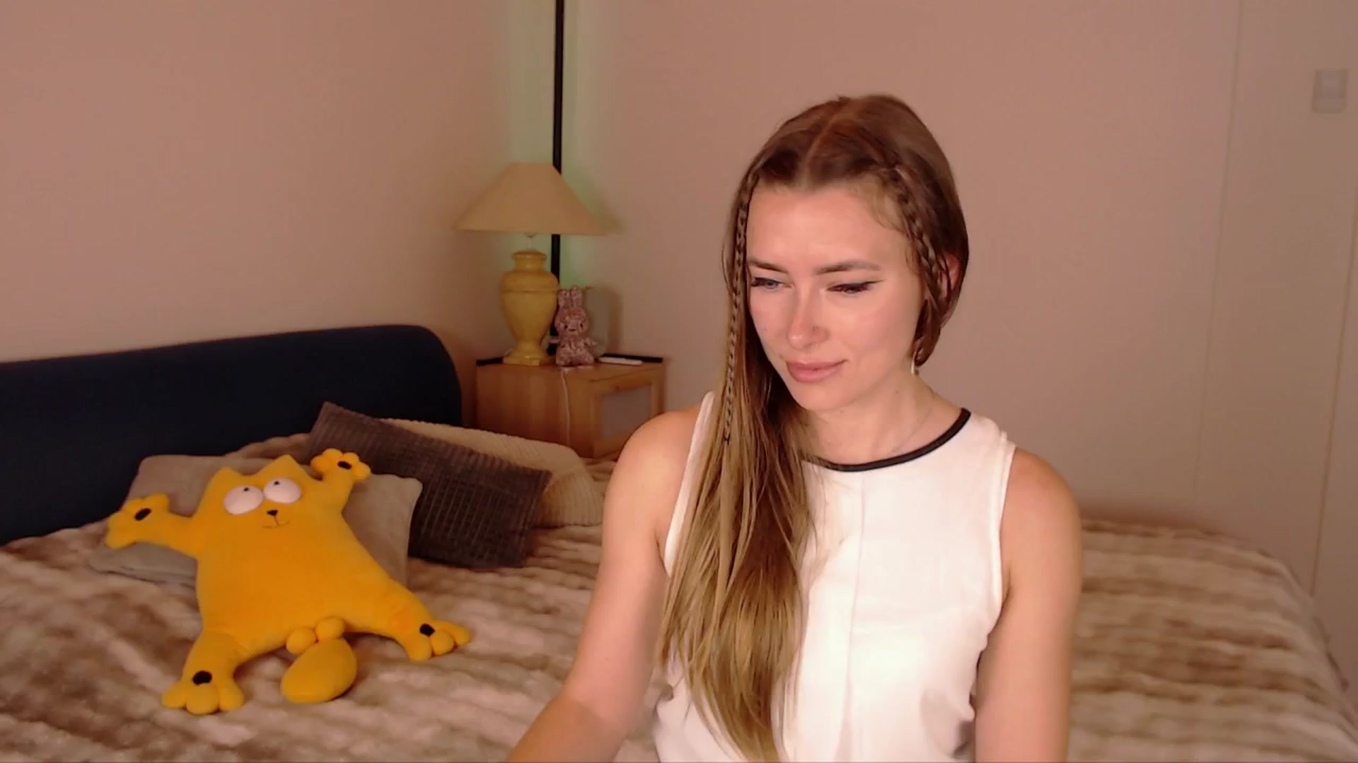 Gallery image thumbnail from SimonsWife's myfreecams stream on, 01/04/2026, 16:09 image 16 of 20