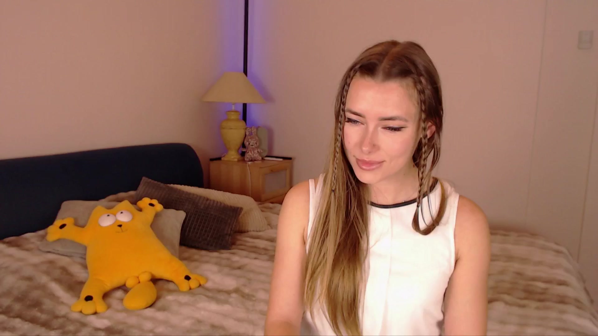 Gallery image thumbnail from SimonsWife's myfreecams stream on, 01/04/2026, 16:09 image 7 of 20