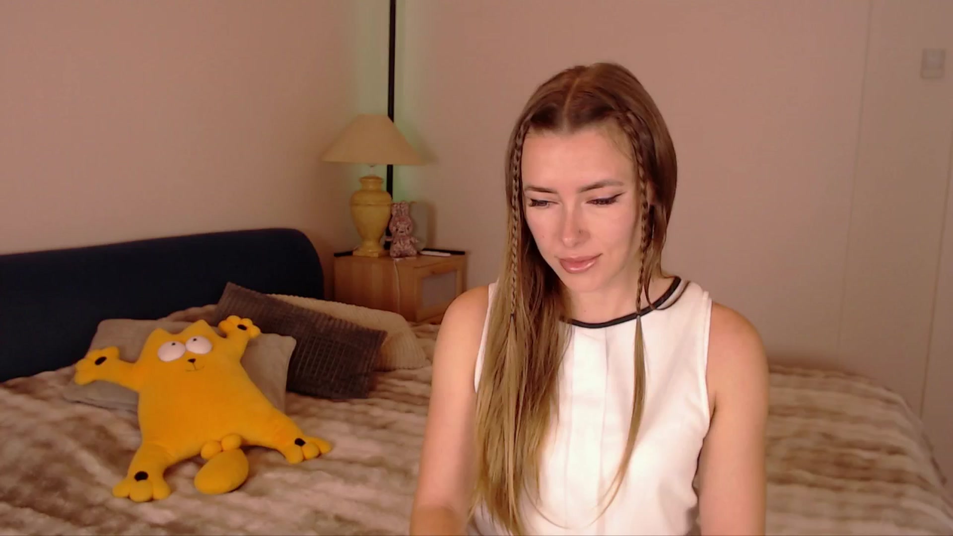 Gallery image thumbnail from SimonsWife's myfreecams stream on, 01/04/2026, 16:09 image 2 of 20