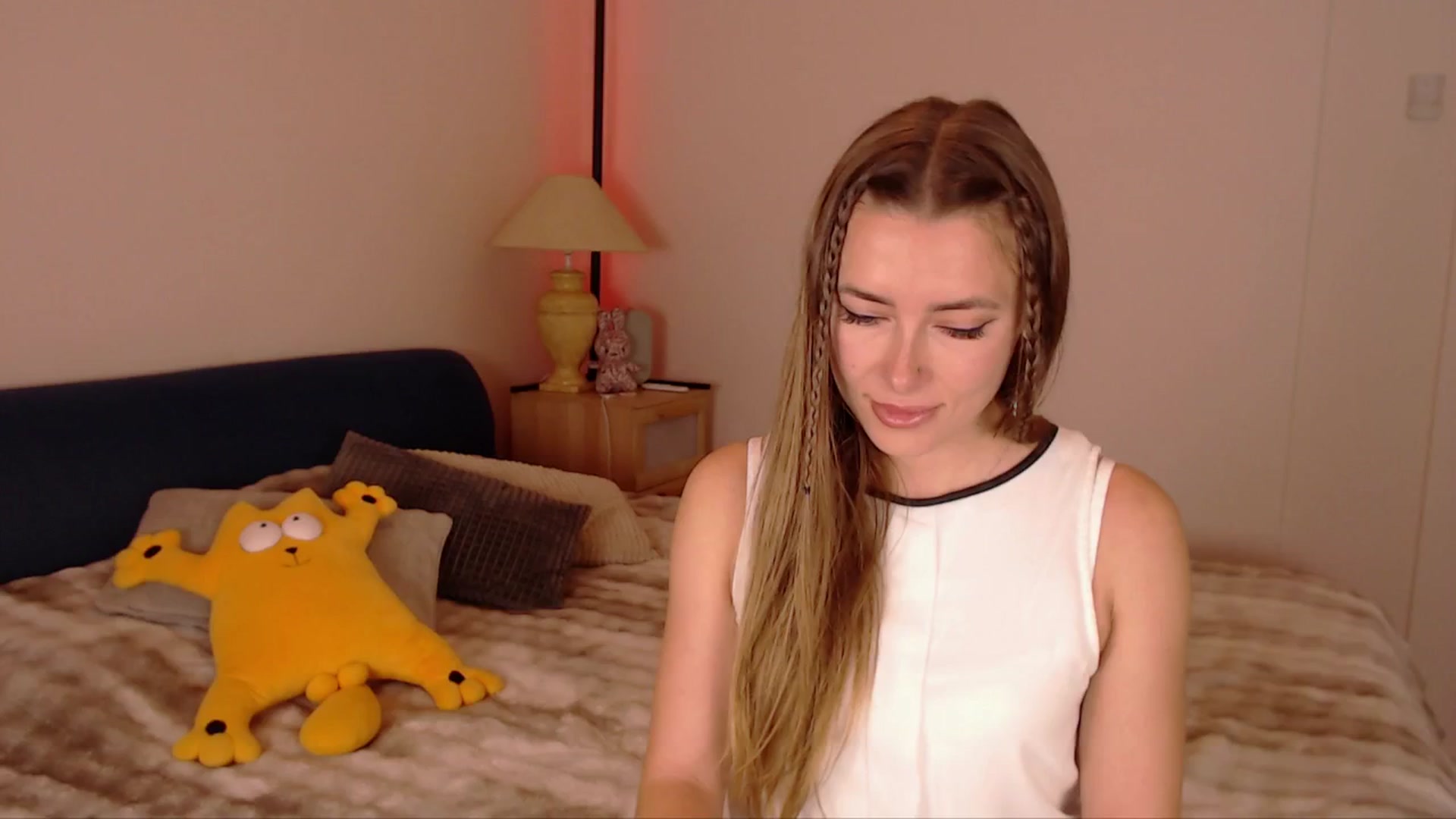 Gallery image thumbnail from SimonsWife's myfreecams stream on, 01/04/2026, 16:09 image 4 of 20