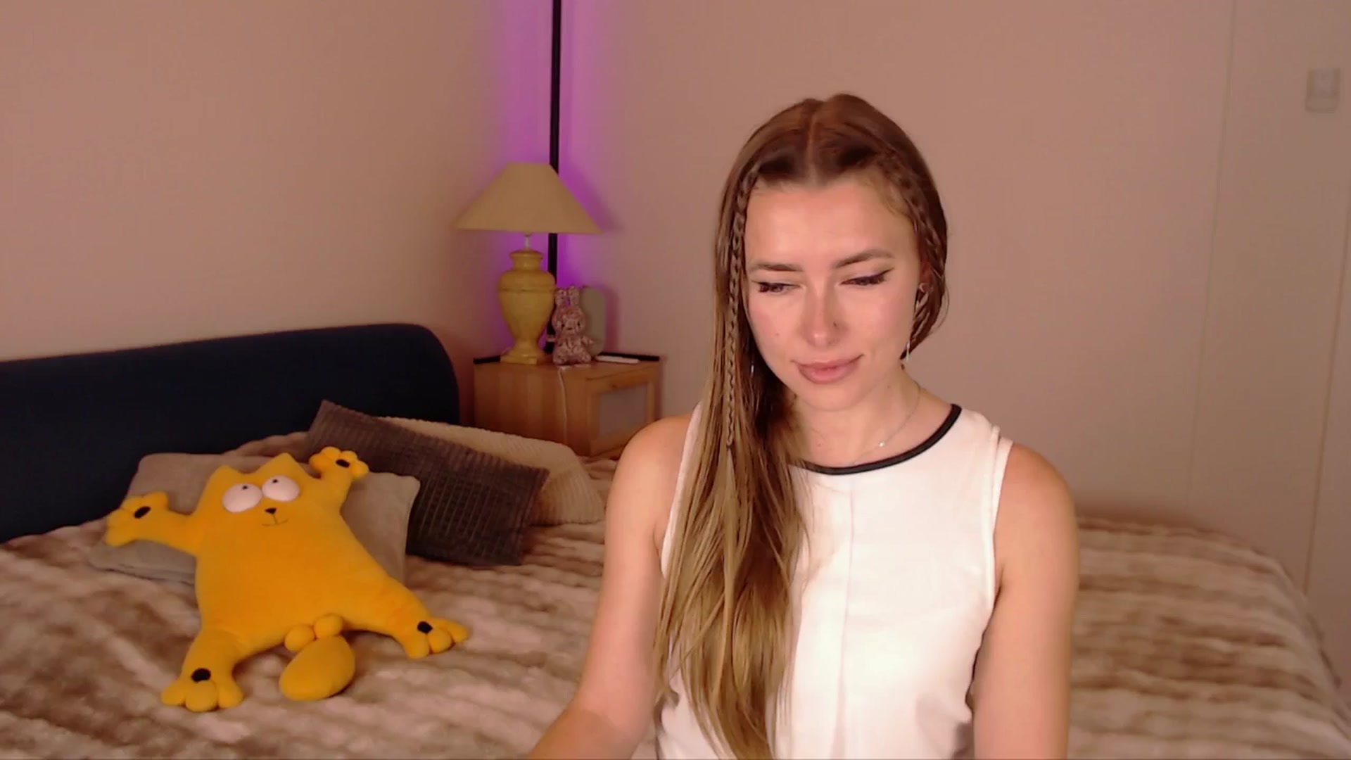 Gallery image thumbnail from SimonsWife's myfreecams stream on, 01/04/2026, 16:09 image 15 of 20
