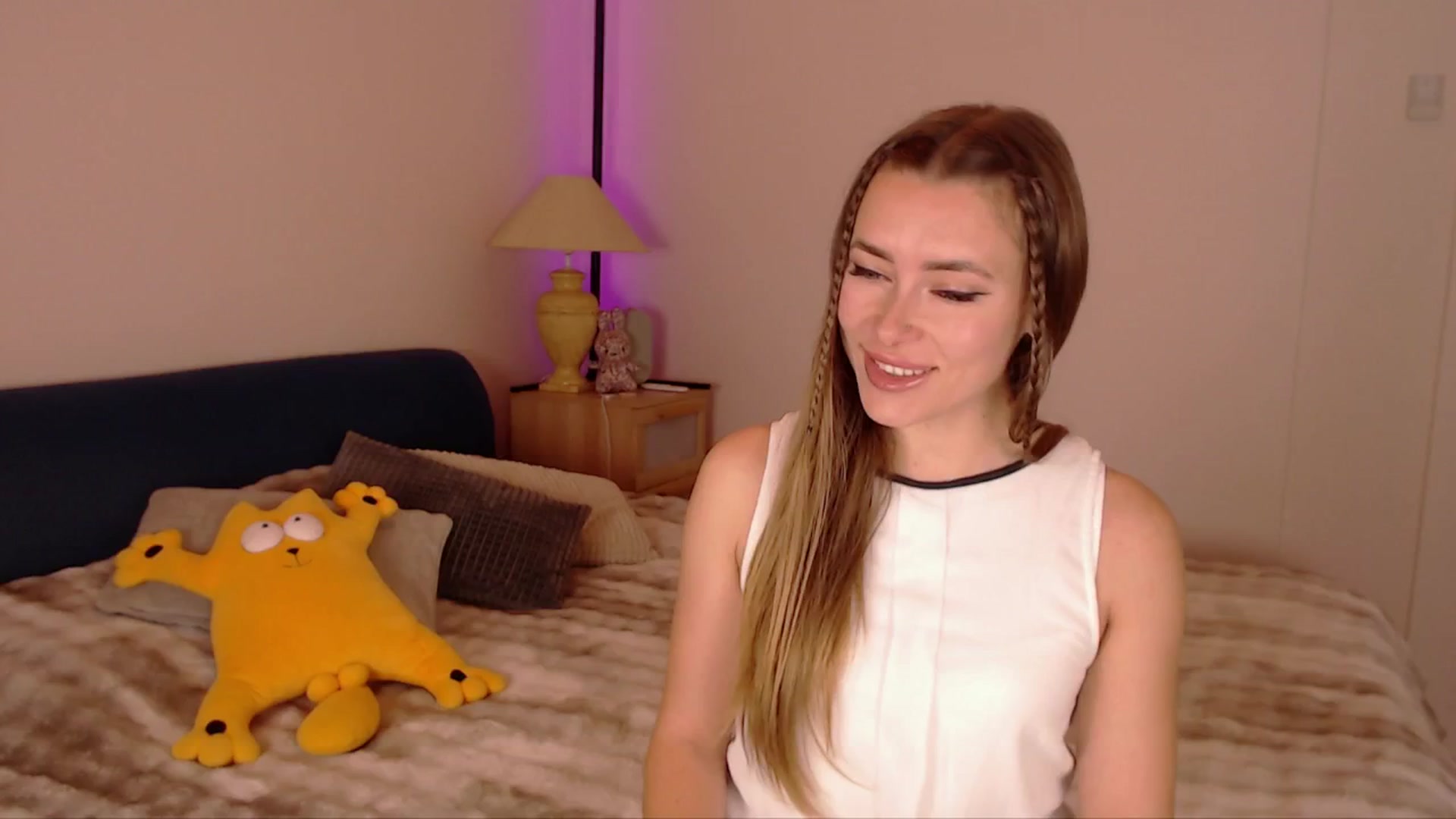 Gallery image thumbnail from SimonsWife's myfreecams stream on, 01/04/2026, 16:09 image 1 of 20