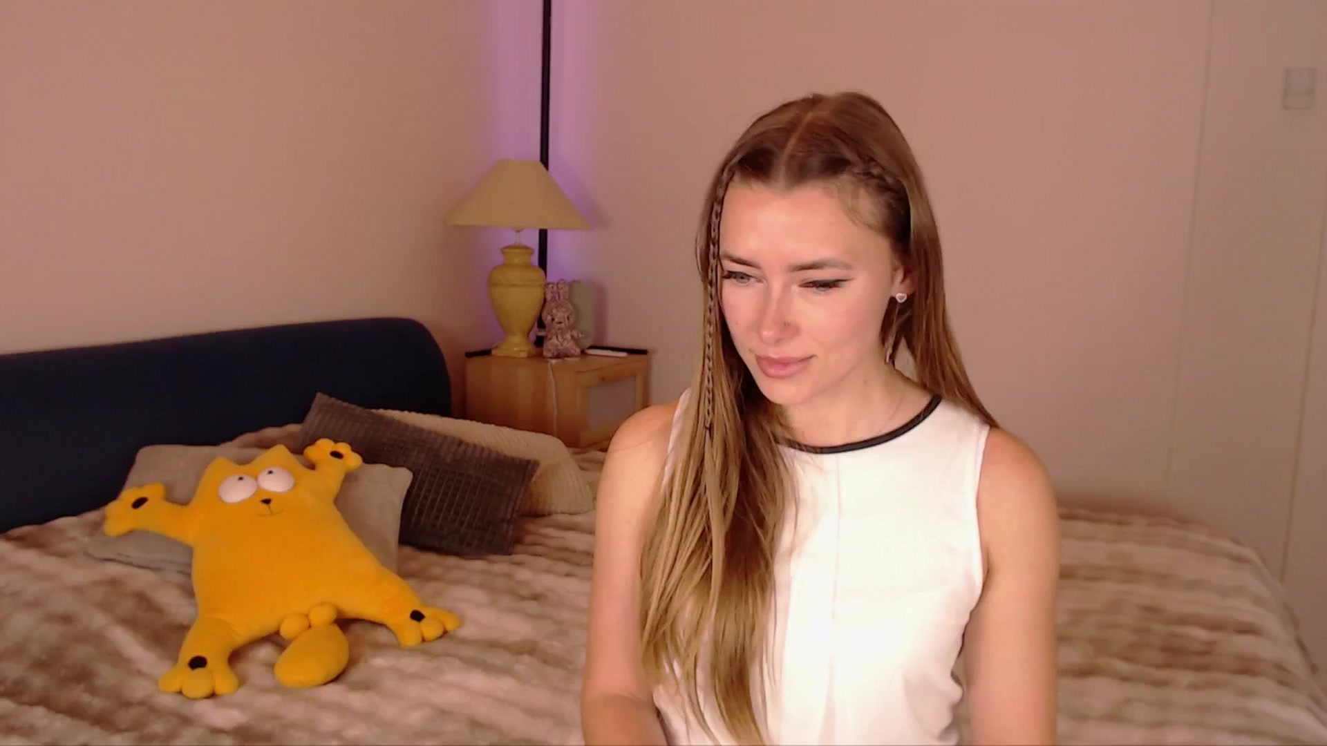 Gallery image thumbnail from SimonsWife's myfreecams stream on, 01/04/2026, 16:09 image 13 of 20