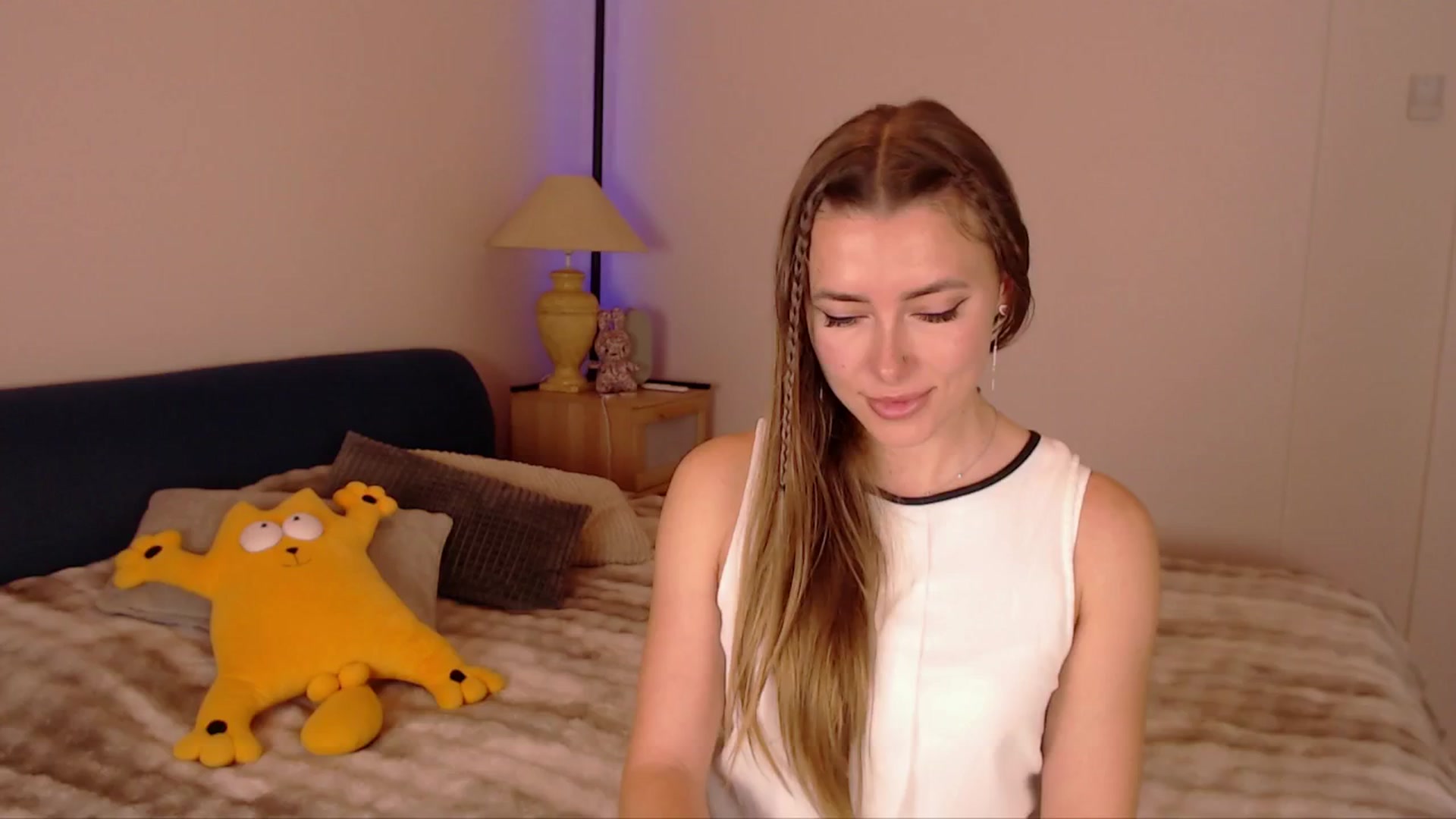 Gallery image thumbnail from SimonsWife's myfreecams stream on, 01/04/2026, 16:09 image 14 of 20
