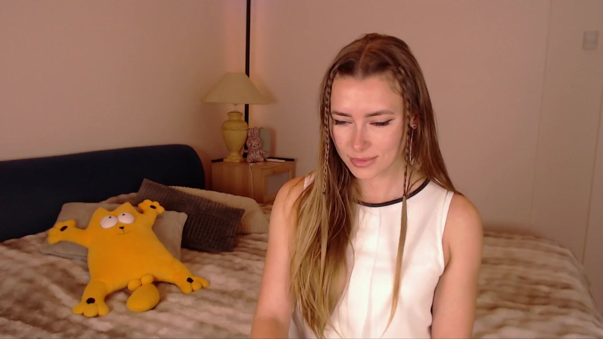 Gallery image thumbnail from SimonsWife's myfreecams stream on, 01/04/2026, 16:09 image 19 of 20