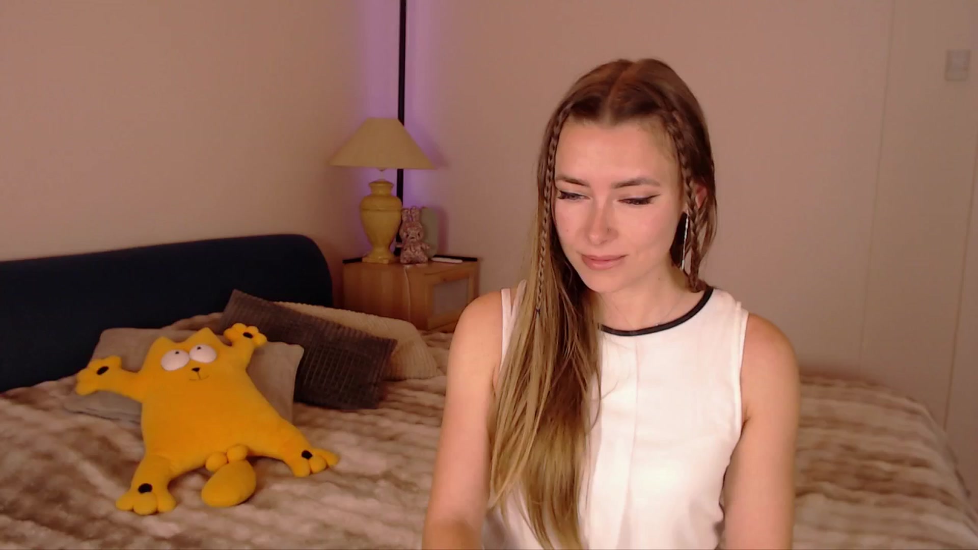 Gallery image thumbnail from SimonsWife's myfreecams stream on, 01/04/2026, 16:09 image 6 of 20
