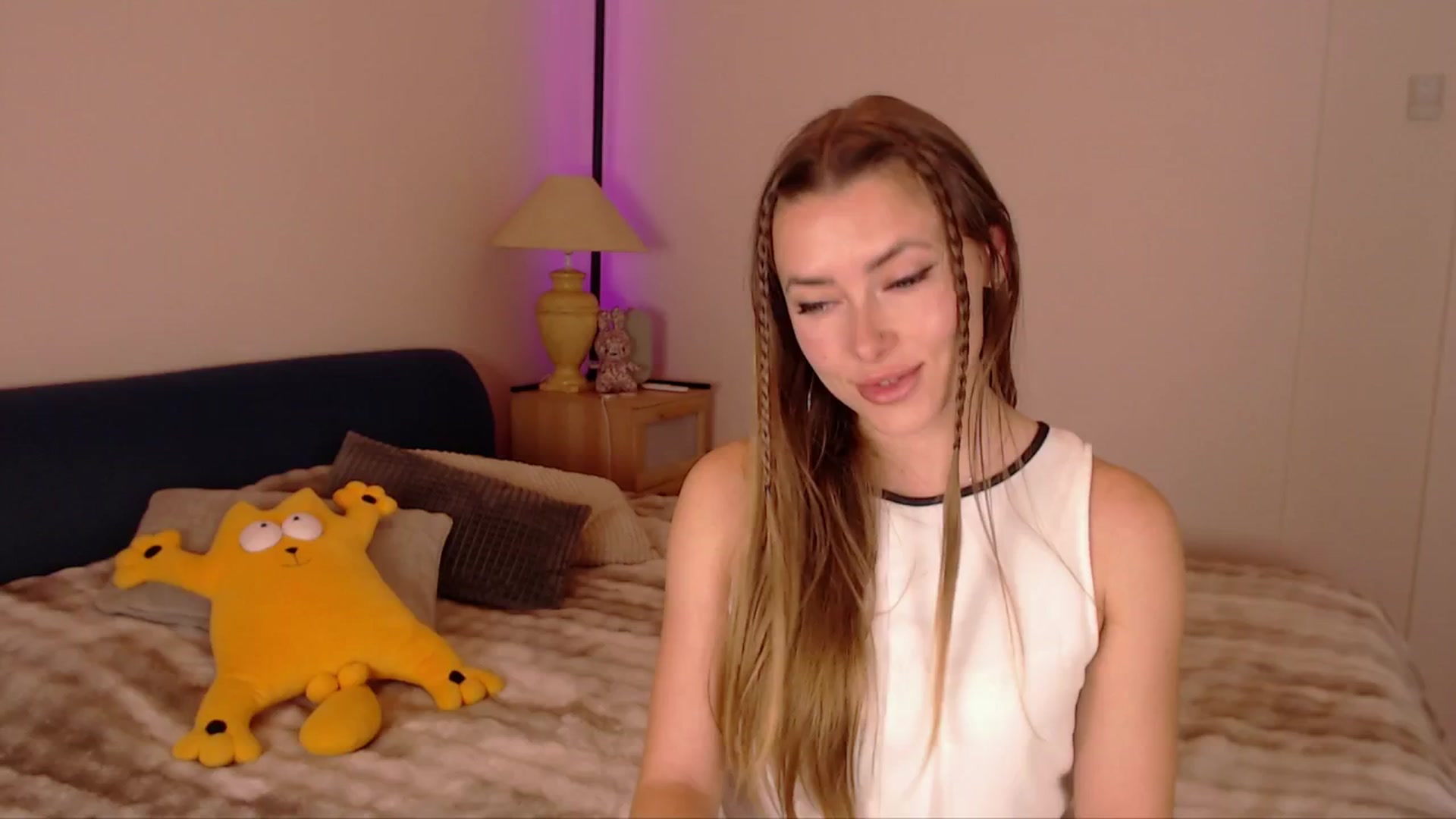Gallery image thumbnail from SimonsWife's myfreecams stream on, 01/04/2026, 16:09 image 8 of 20