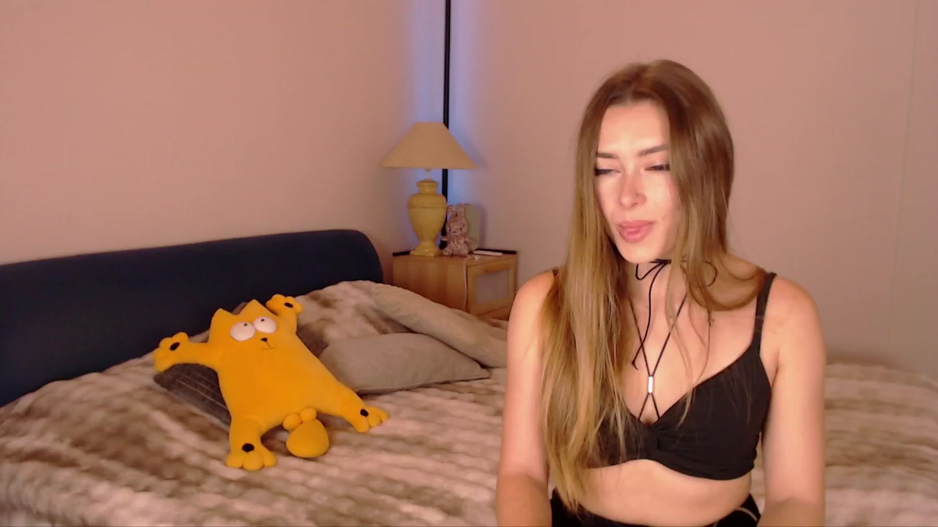 Gallery image thumbnail from SimonsWife's myfreecams stream on, 01/05/2026, 15:11 image 14 of 20