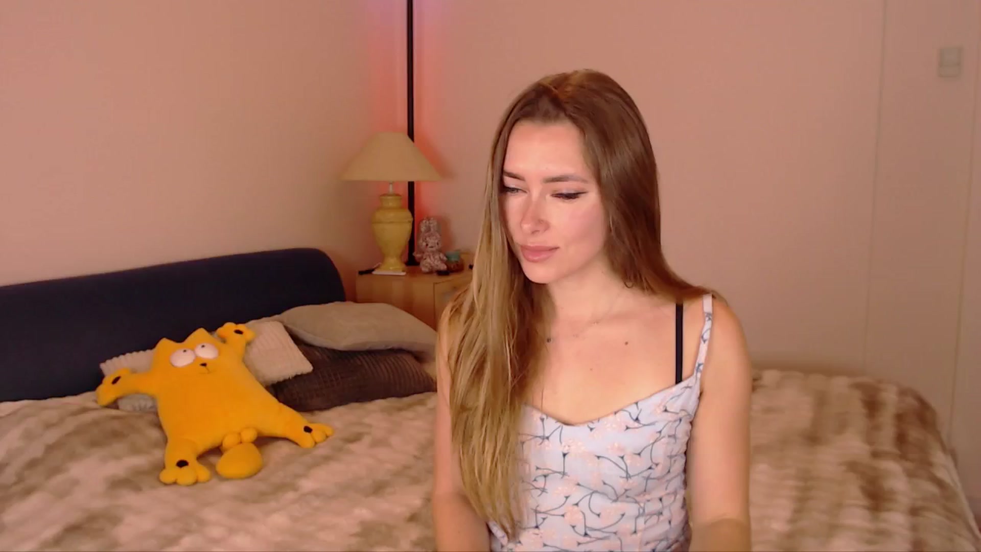 Gallery image thumbnail from SimonsWife's myfreecams stream on, 01/11/2026, 15:09 image 12 of 20