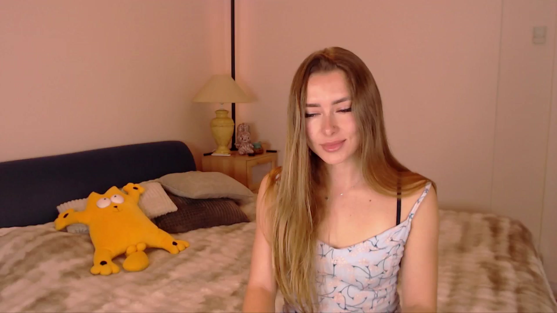 Gallery image thumbnail from SimonsWife's myfreecams stream on, 01/11/2026, 15:09 image 13 of 20
