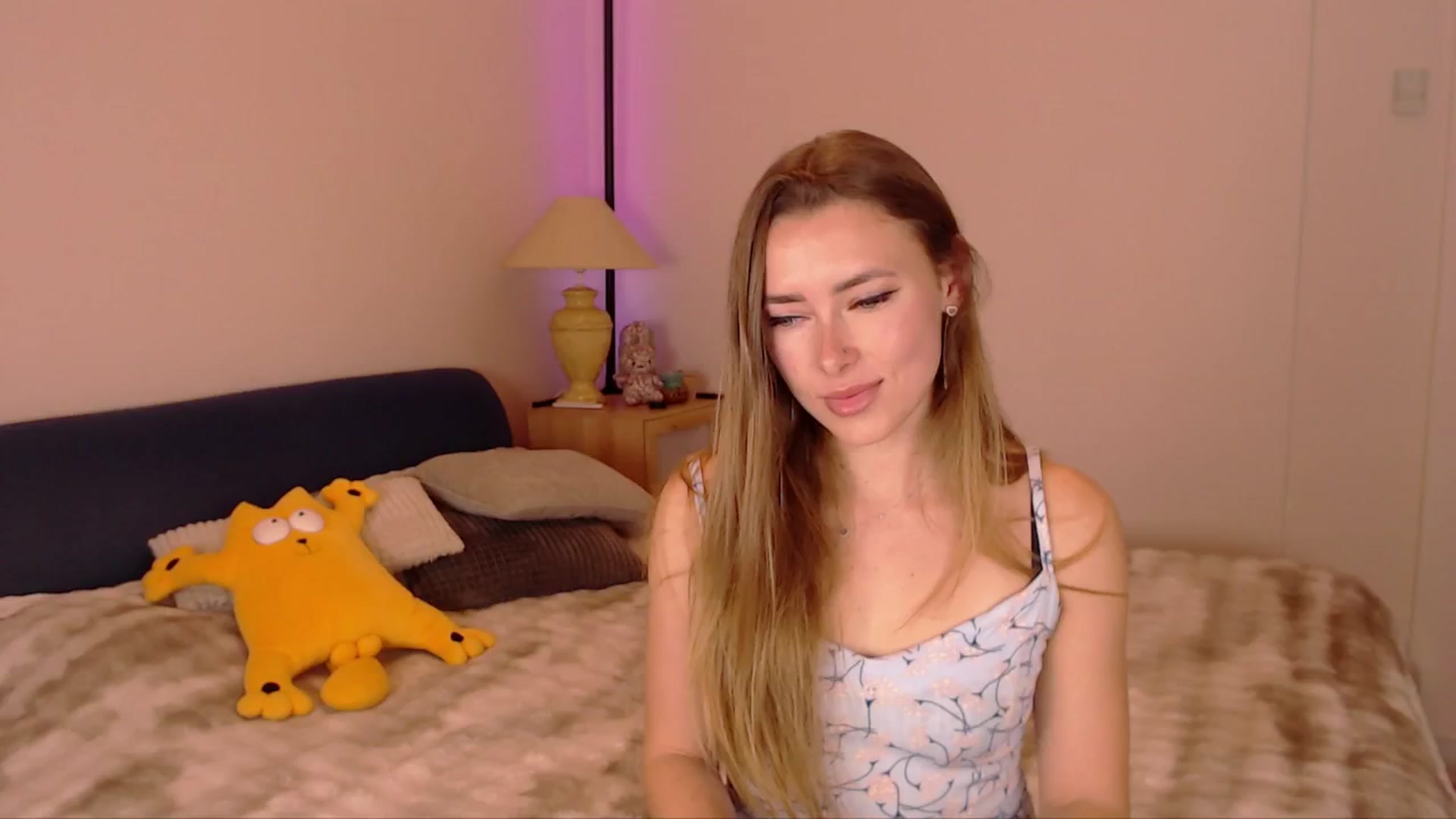 Gallery image thumbnail from SimonsWife's myfreecams stream on, 01/11/2026, 15:09 image 16 of 20
