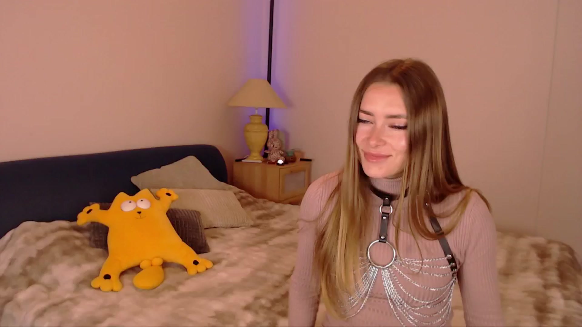 Gallery image thumbnail from SimonsWife's myfreecams stream on, 01/12/2026, 15:59 image 6 of 20
