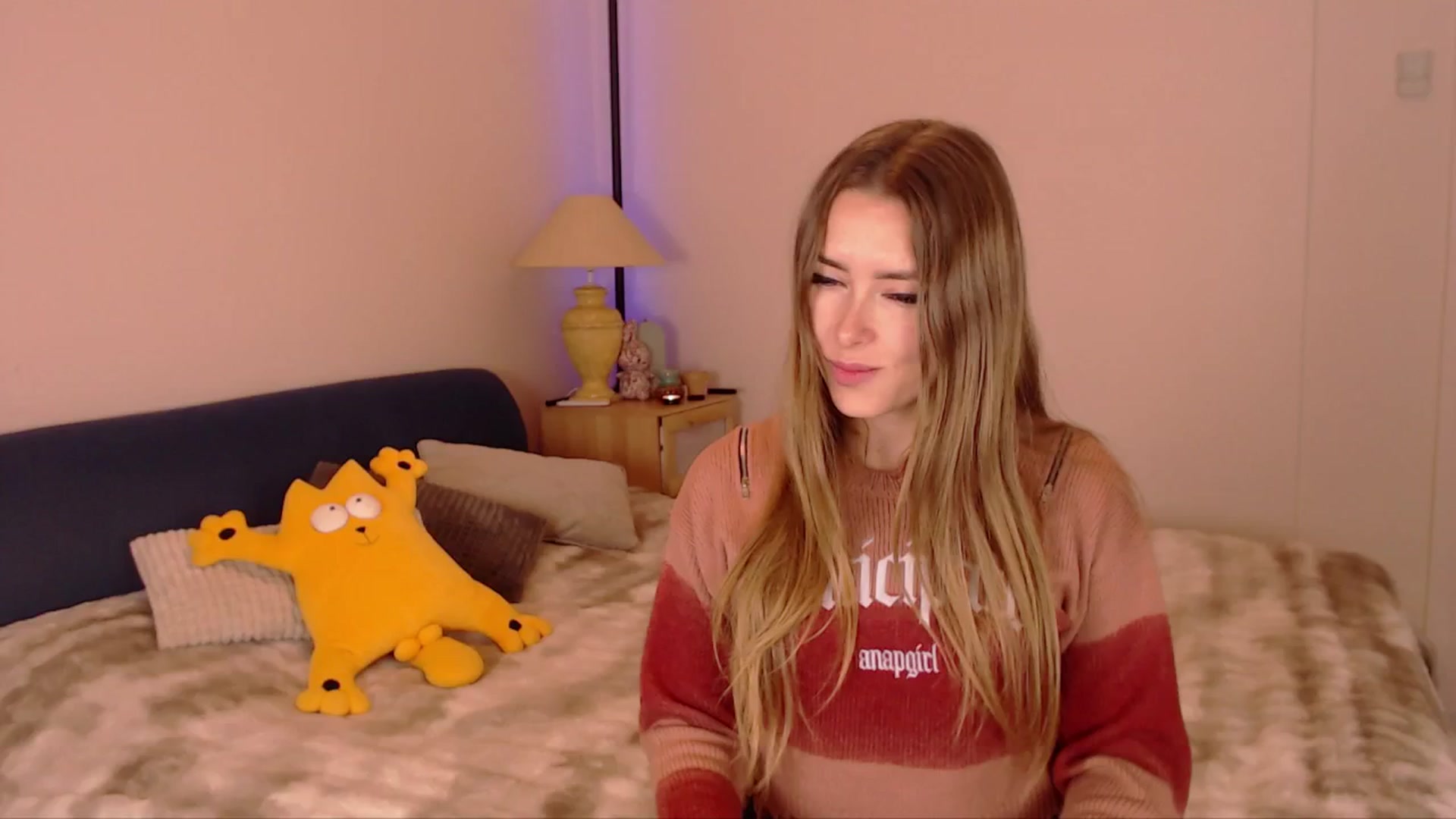 Gallery image thumbnail from SimonsWife's myfreecams stream on, 01/18/2026, 14:49 image 11 of 20