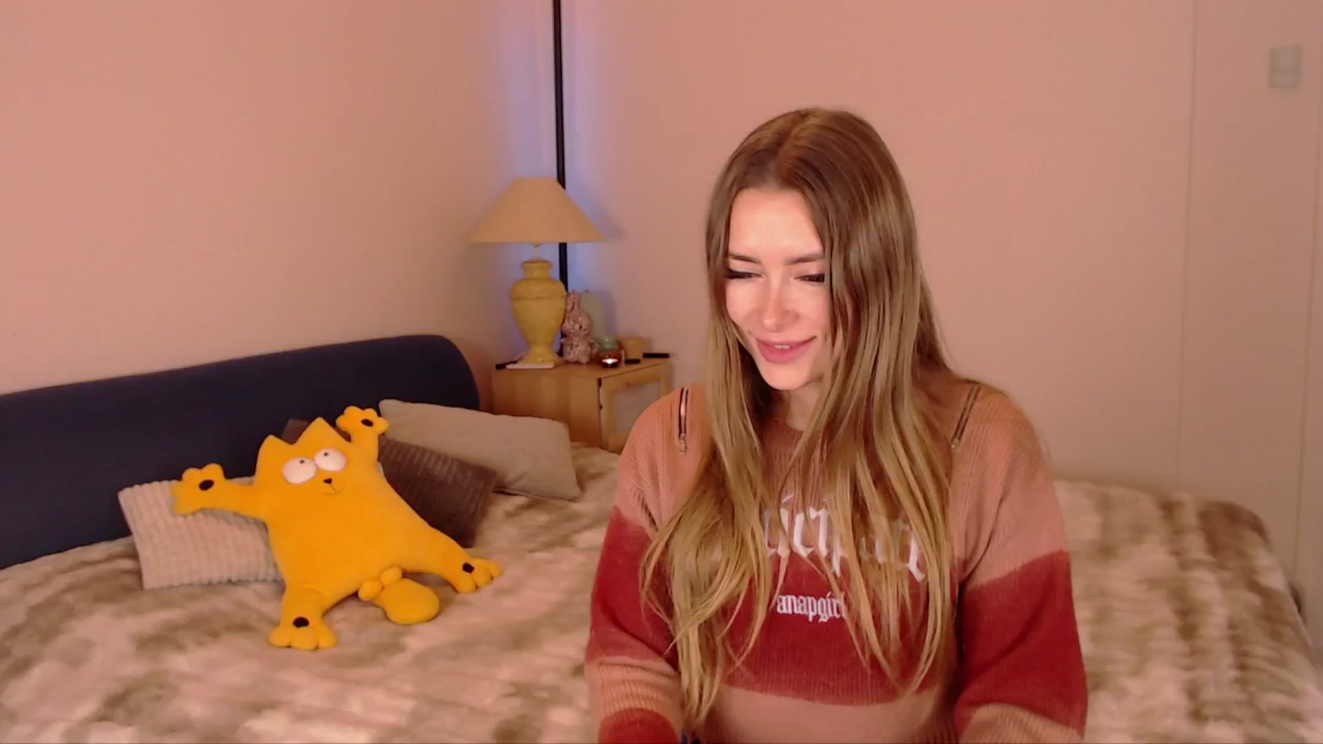 Gallery image thumbnail from SimonsWife's myfreecams stream on, 01/18/2026, 14:49 image 12 of 20