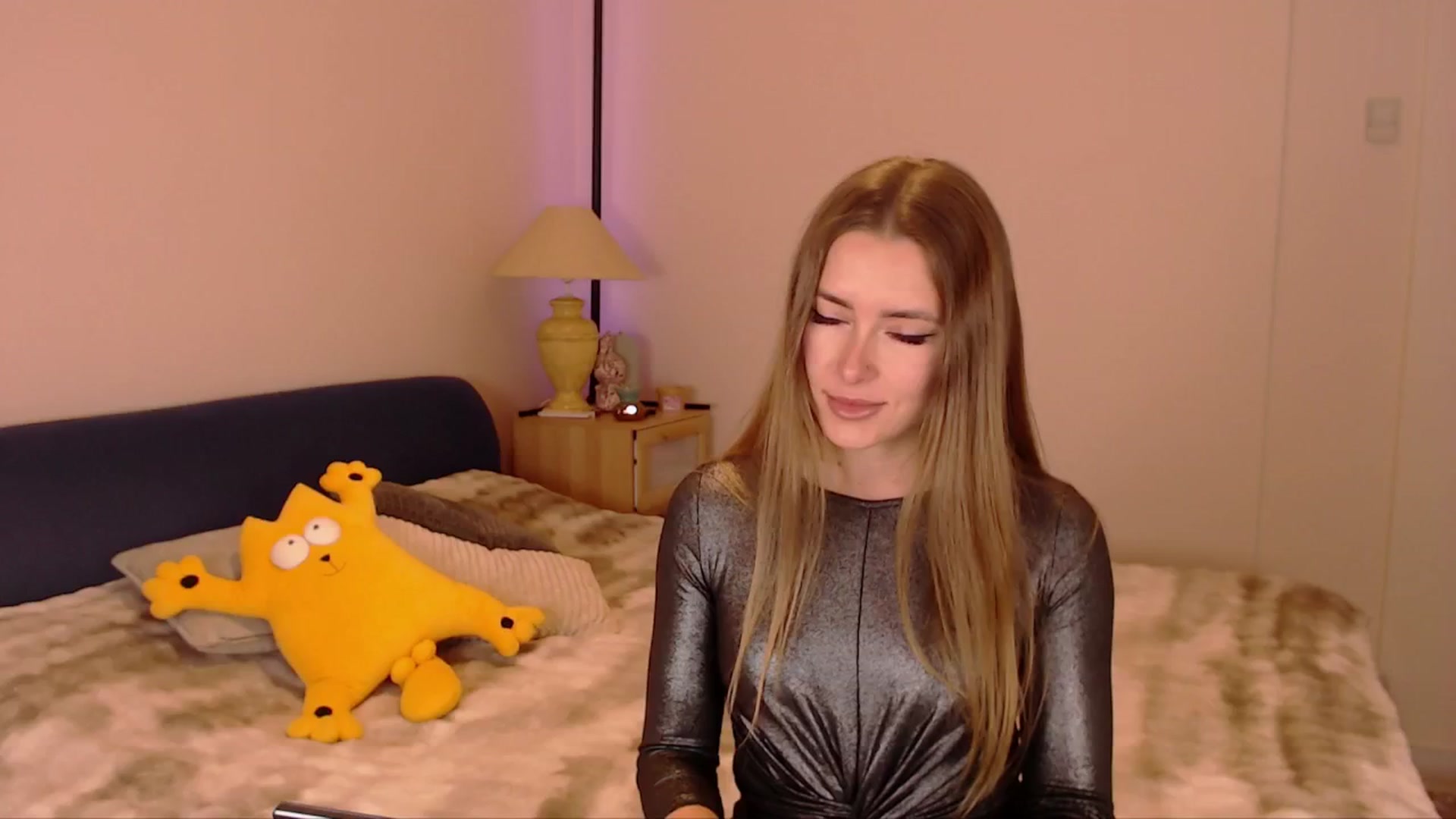 Gallery image thumbnail from SimonsWife's myfreecams stream on, 01/21/2026, 15:37 image 9 of 20