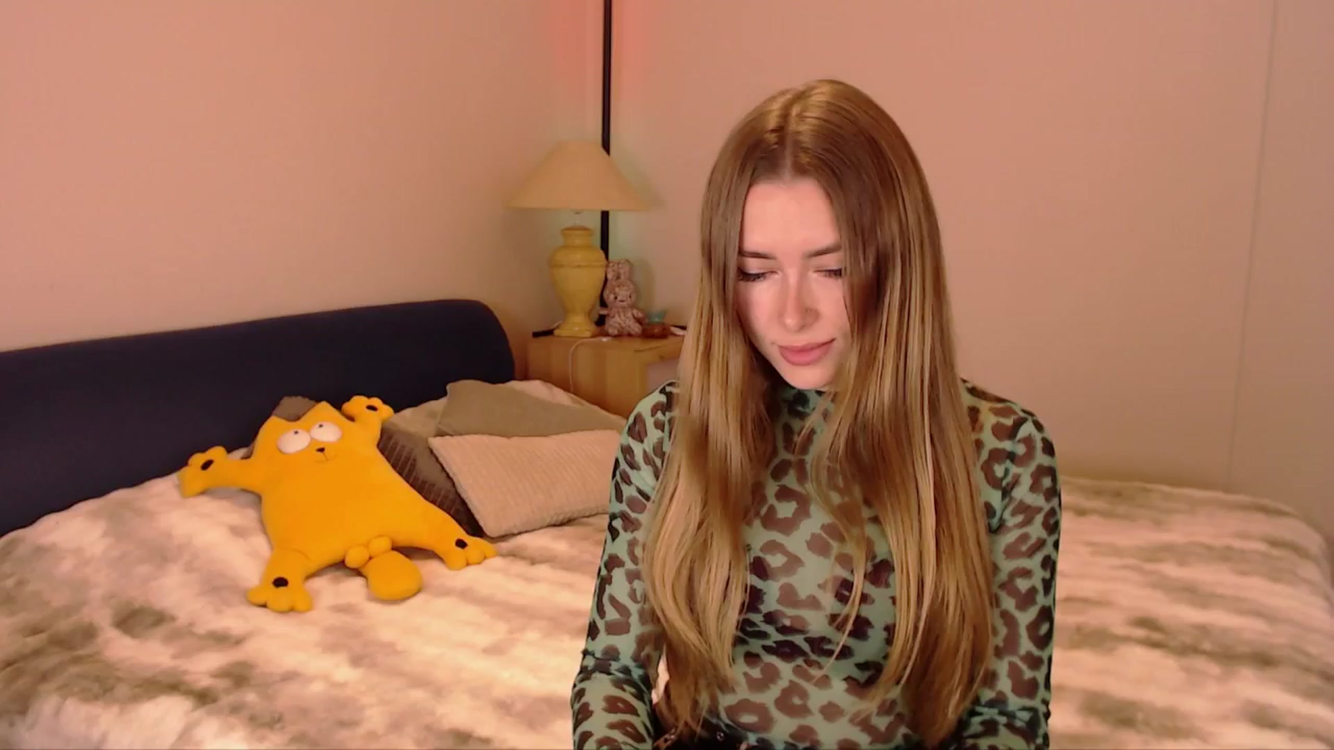 Gallery image thumbnail from SimonsWife's myfreecams stream on, 02/08/2026, 13:49 image 10 of 20