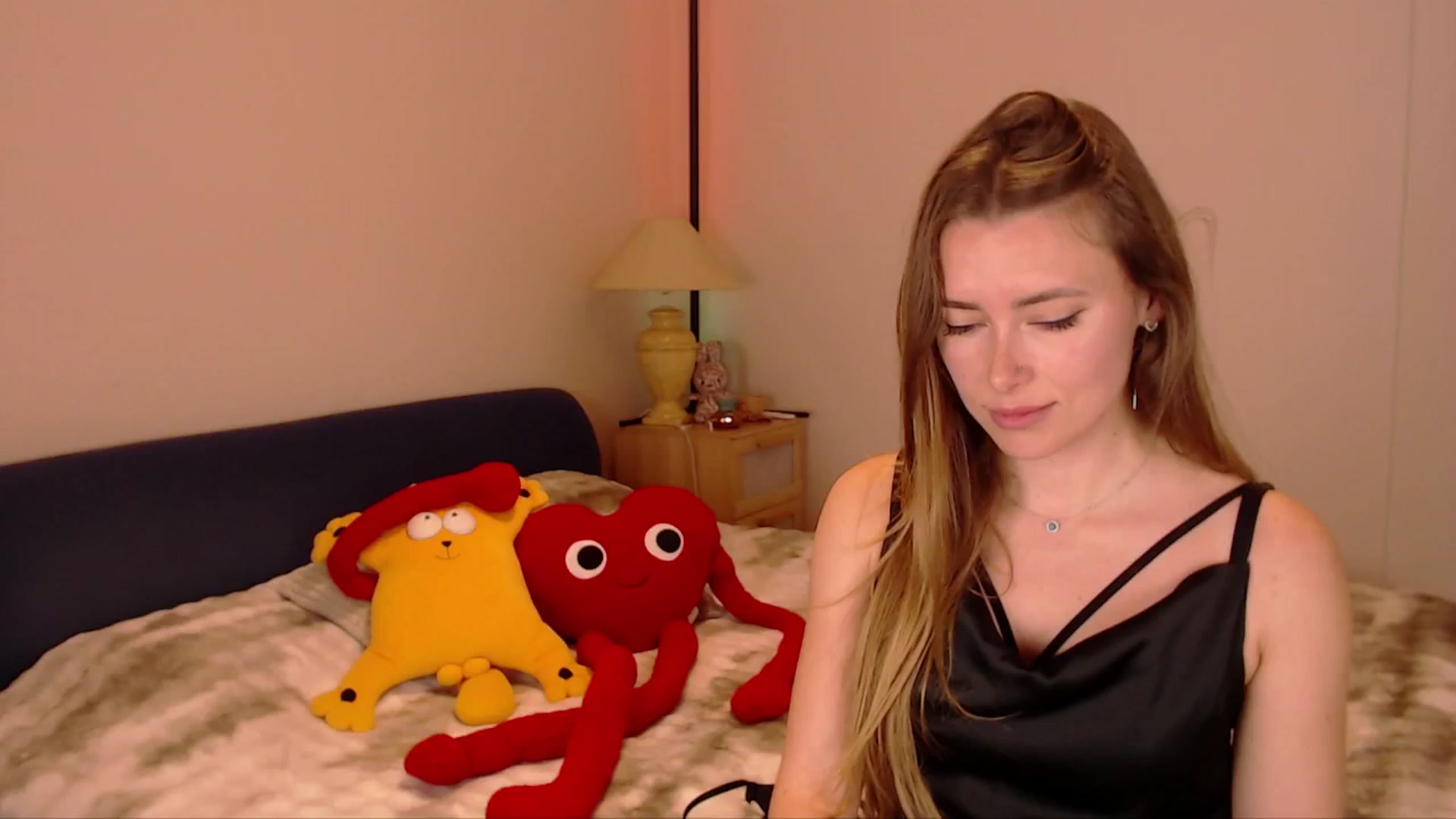 Gallery image thumbnail from SimonsWife's myfreecams stream on, 02/15/2026, 16:06 image 15 of 20