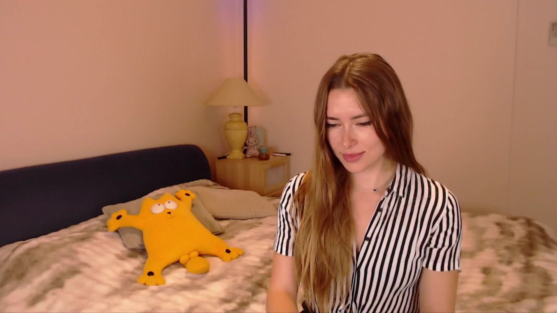 Gallery image thumbnail from SimonsWife's myfreecams stream on, 02/18/2026, 15:00 image 17 of 20