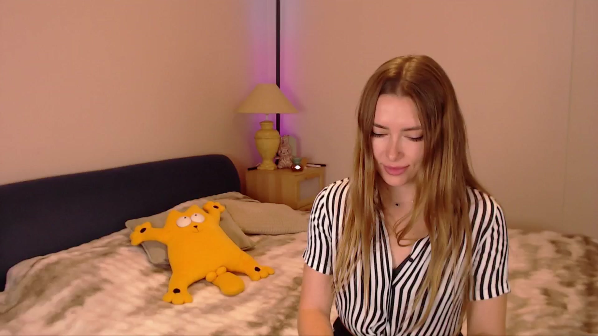 Gallery image thumbnail from SimonsWife's myfreecams stream on, 02/18/2026, 15:00 image 1 of 20
