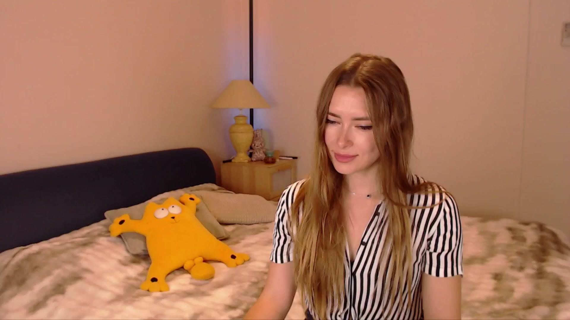 Gallery image thumbnail from SimonsWife's myfreecams stream on, 02/18/2026, 15:00 image 15 of 20