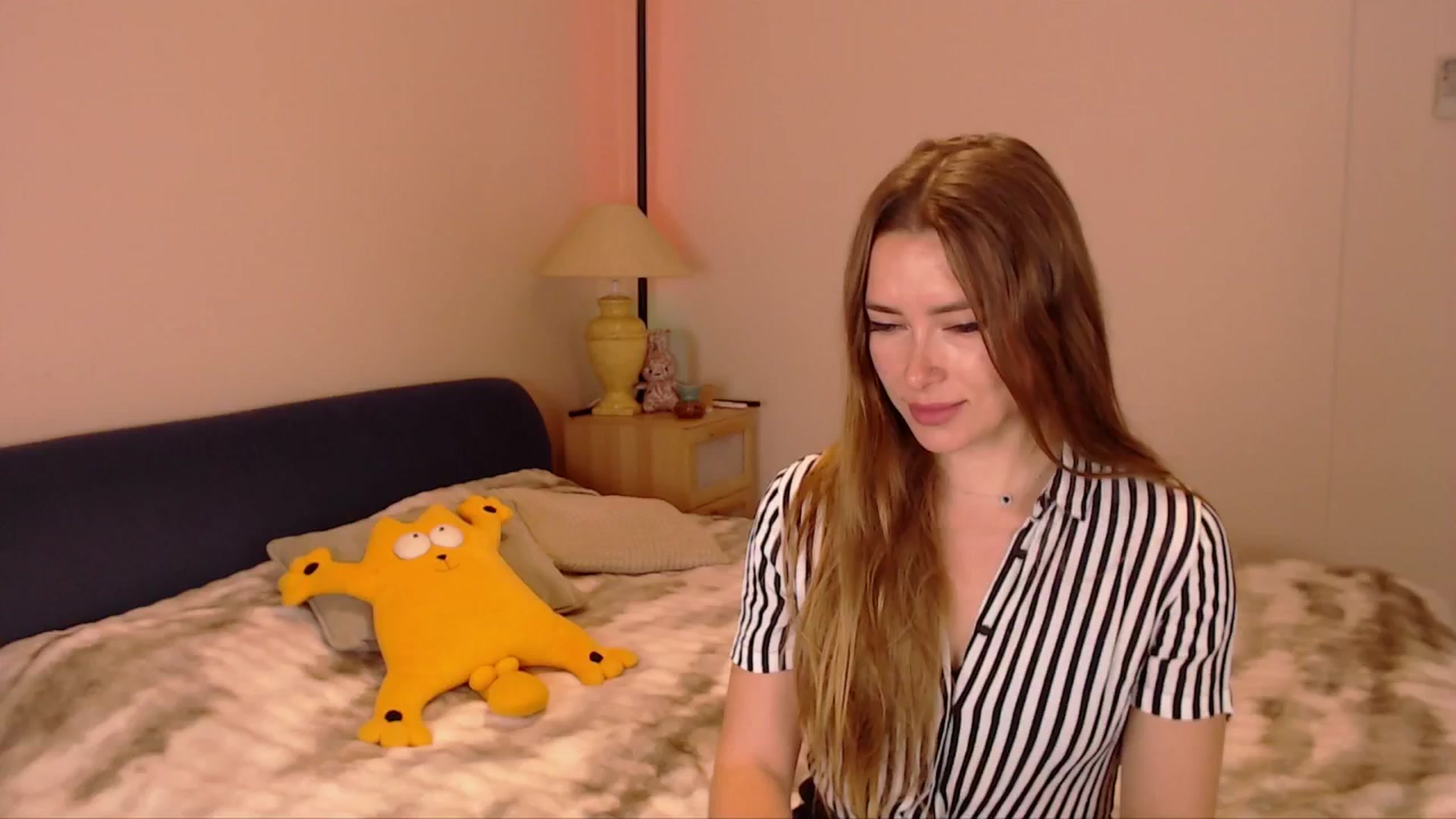 Gallery image thumbnail from SimonsWife's myfreecams stream on, 02/18/2026, 15:00 image 19 of 20