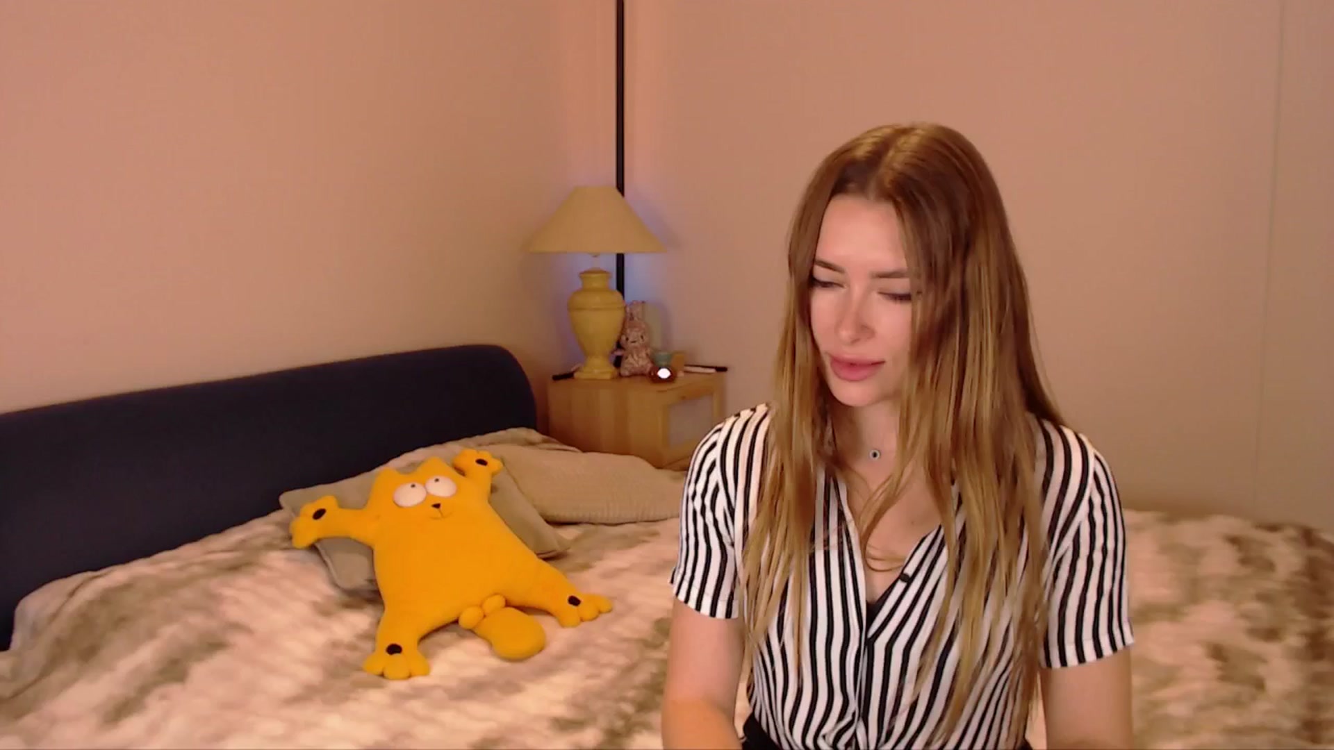 Gallery image thumbnail from SimonsWife's myfreecams stream on, 02/18/2026, 15:00 image 2 of 20