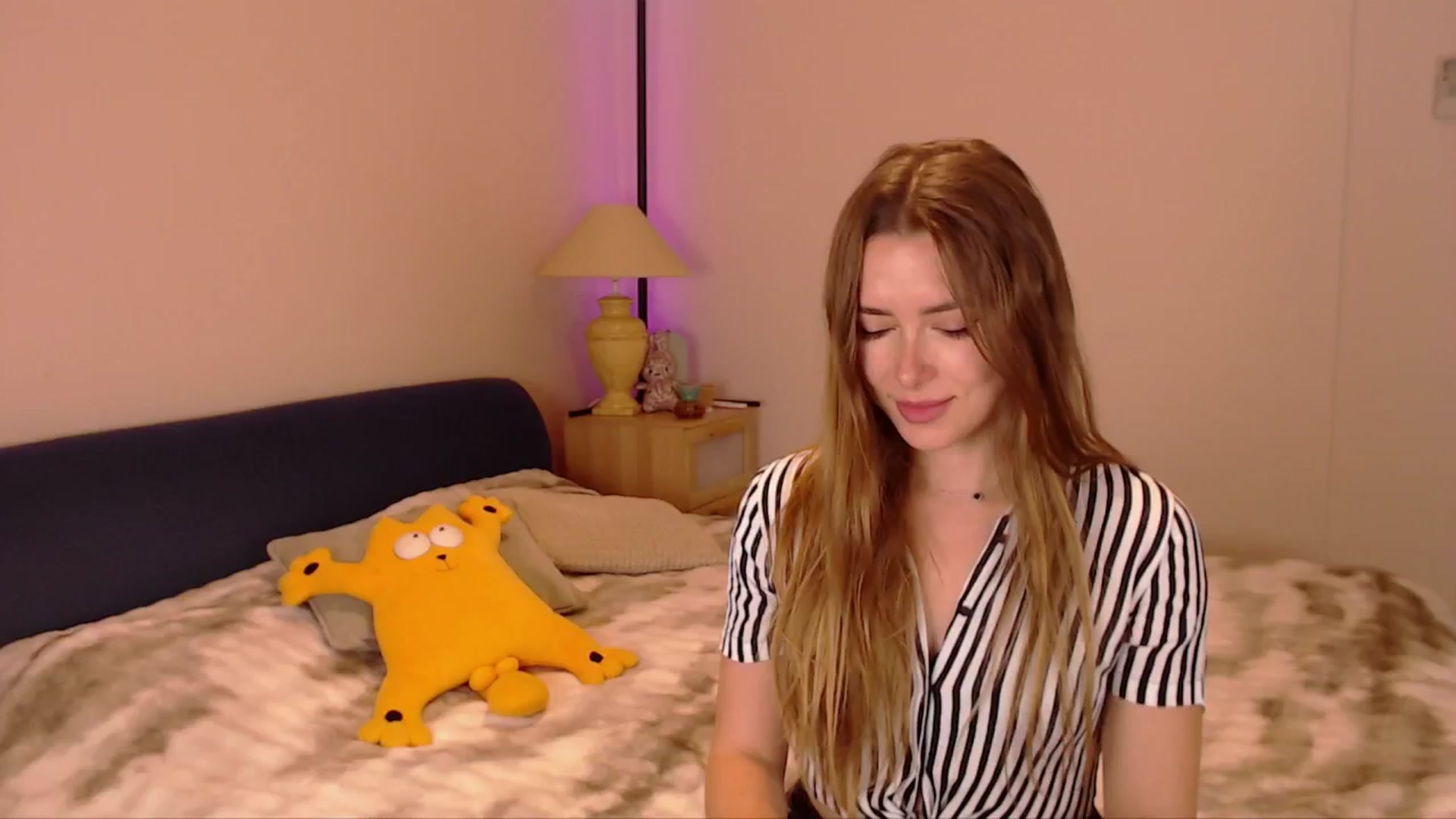 Gallery image thumbnail from SimonsWife's myfreecams stream on, 02/18/2026, 15:00 image 14 of 20