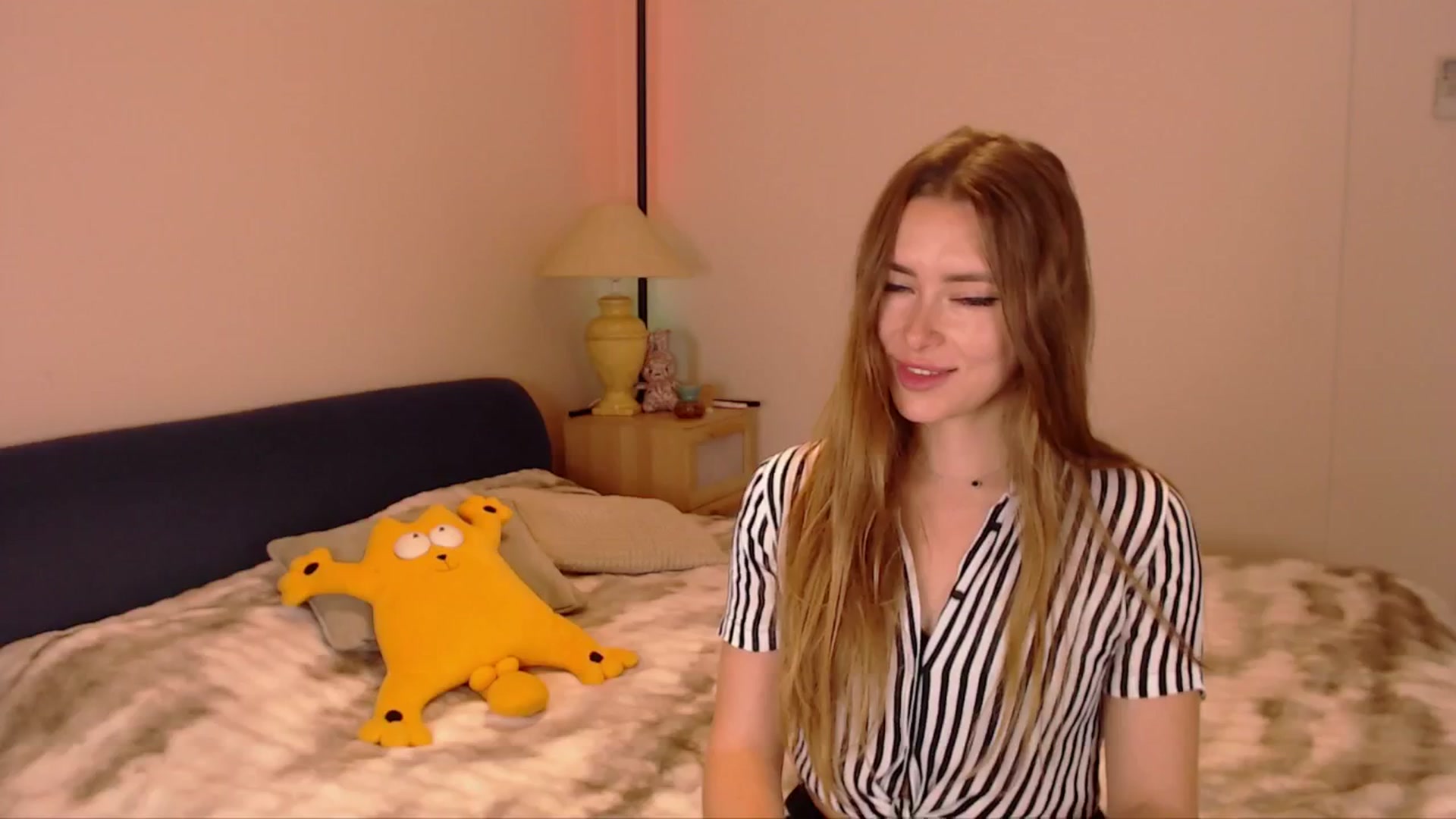 Gallery image thumbnail from SimonsWife's myfreecams stream on, 02/18/2026, 15:00 image 12 of 20