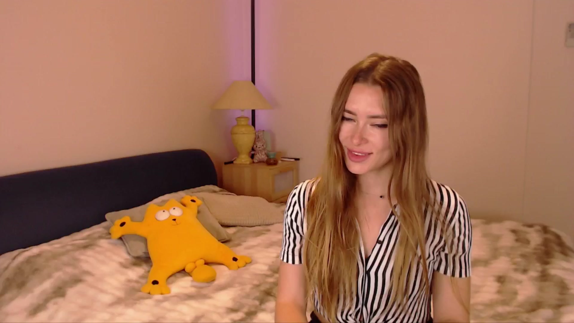 Gallery image thumbnail from SimonsWife's myfreecams stream on, 02/18/2026, 15:00 image 13 of 20