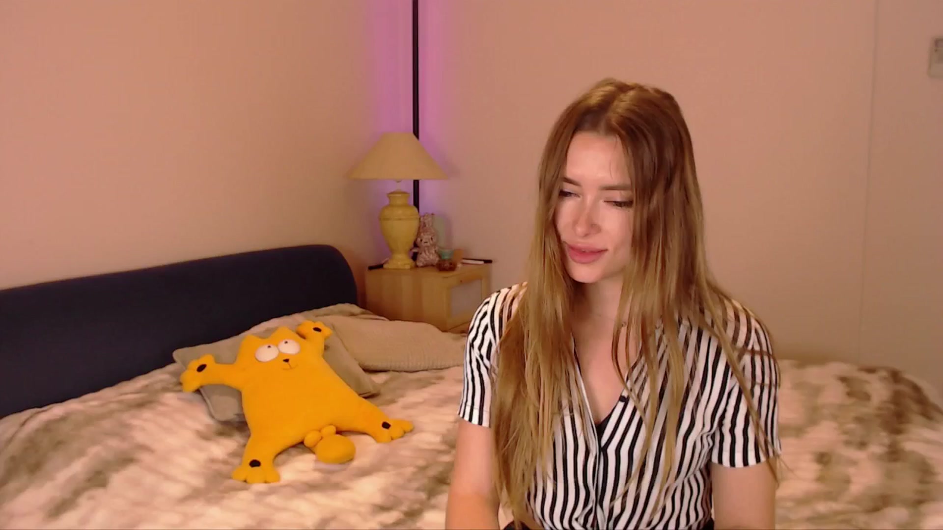 Gallery image thumbnail from SimonsWife's myfreecams stream on, 02/18/2026, 15:00 image 8 of 20