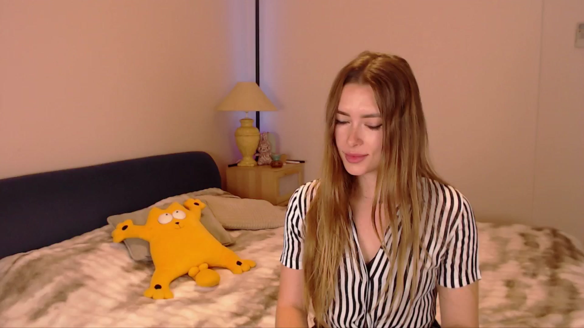 Gallery image thumbnail from SimonsWife's myfreecams stream on, 02/18/2026, 15:00 image 9 of 20