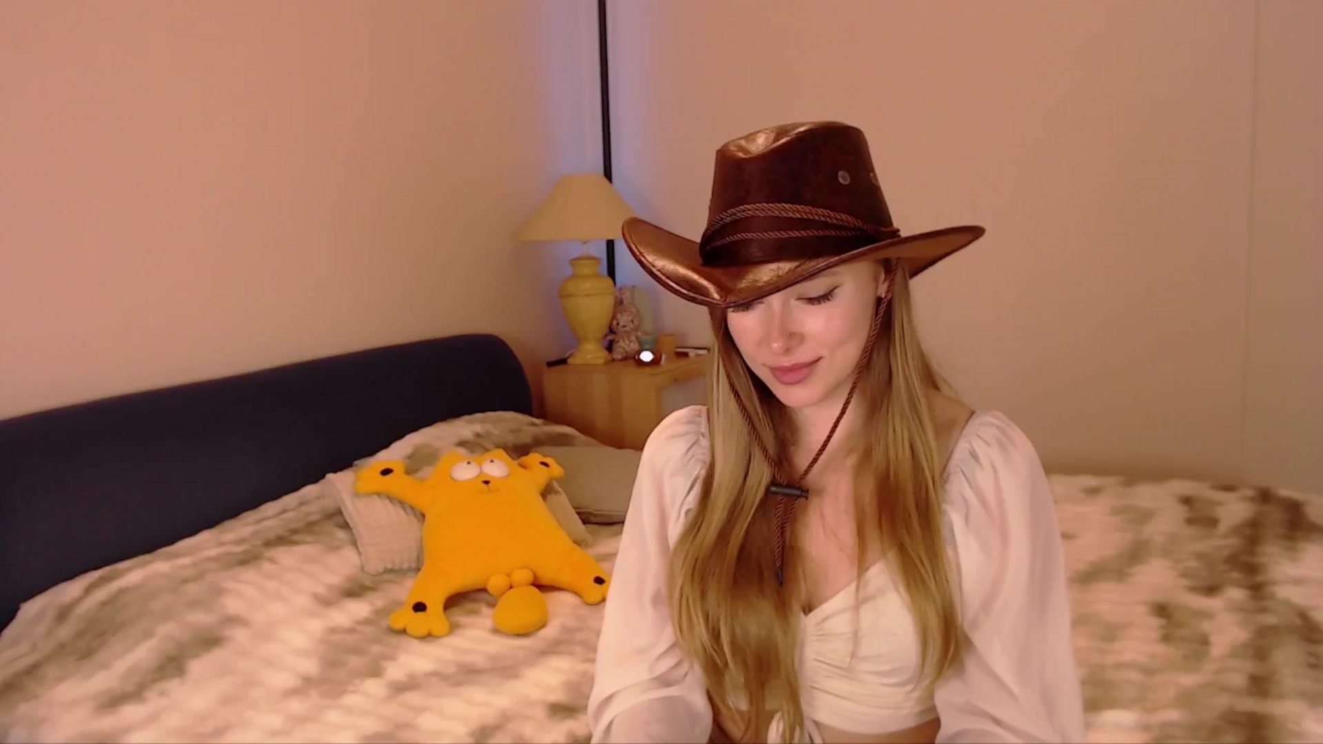 Gallery image thumbnail from SimonsWife's myfreecams stream on, 02/19/2026, 13:26 image 14 of 20