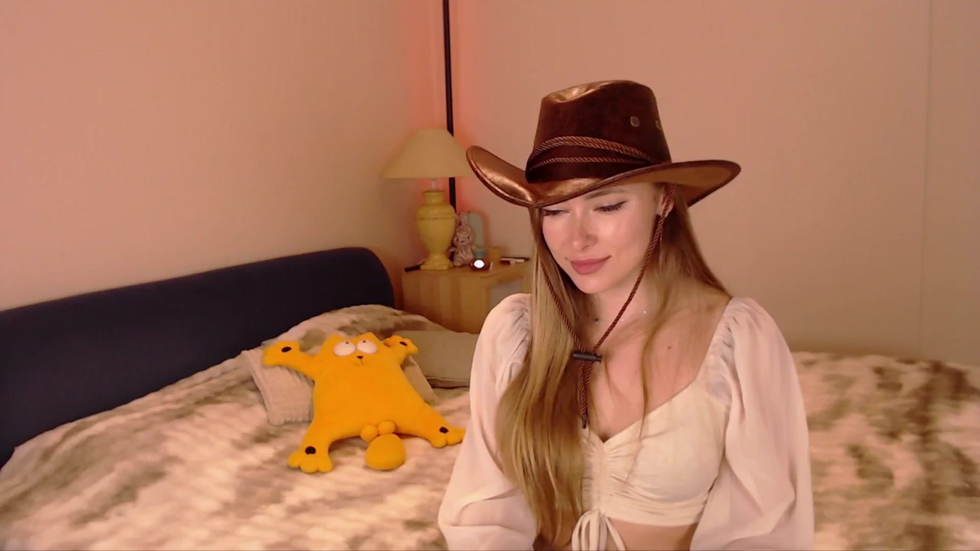 Gallery image thumbnail from SimonsWife's myfreecams stream on, 02/19/2026, 13:26 image 16 of 20