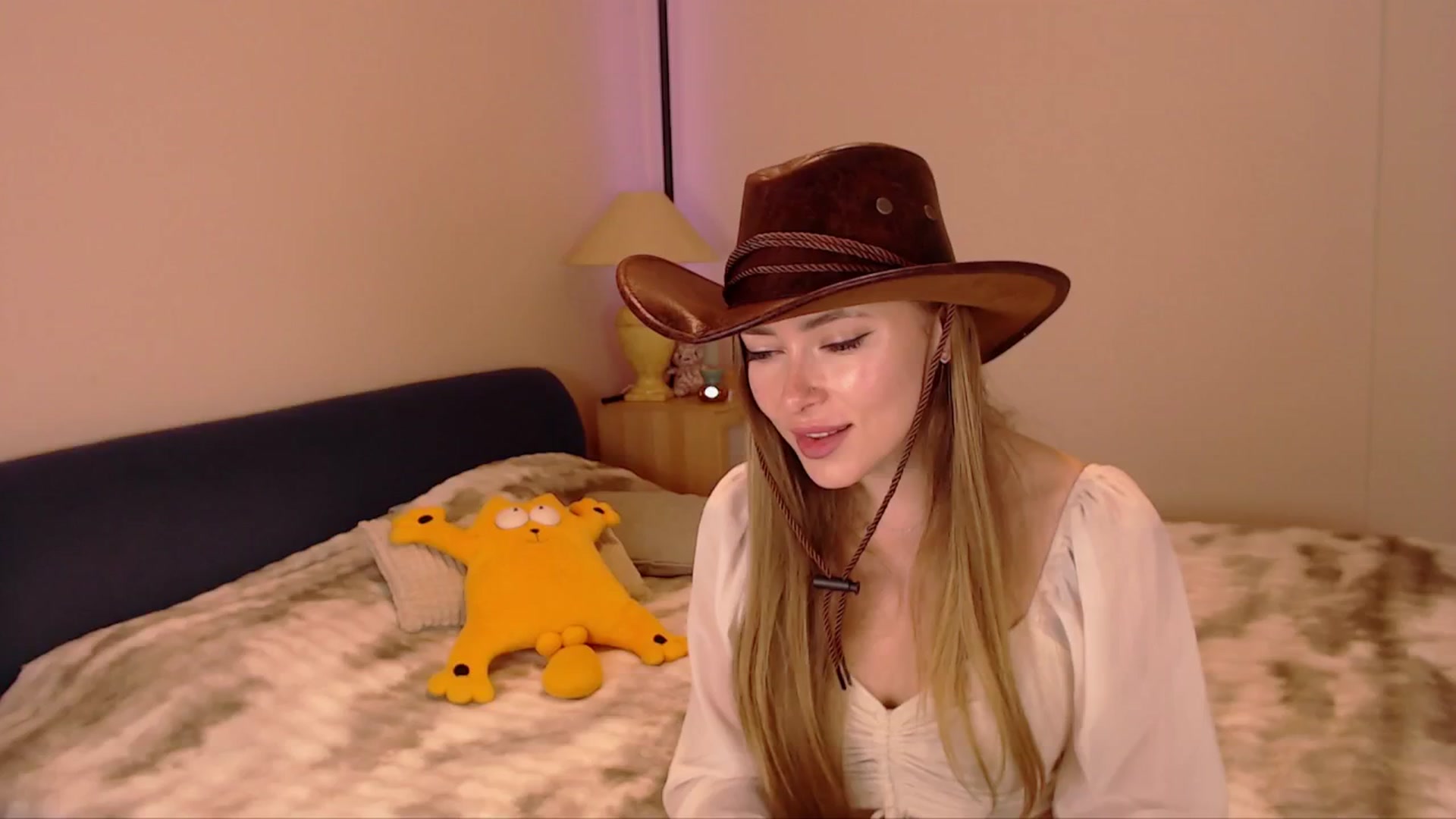 Gallery image thumbnail from SimonsWife's myfreecams stream on, 02/19/2026, 13:26 image 6 of 20