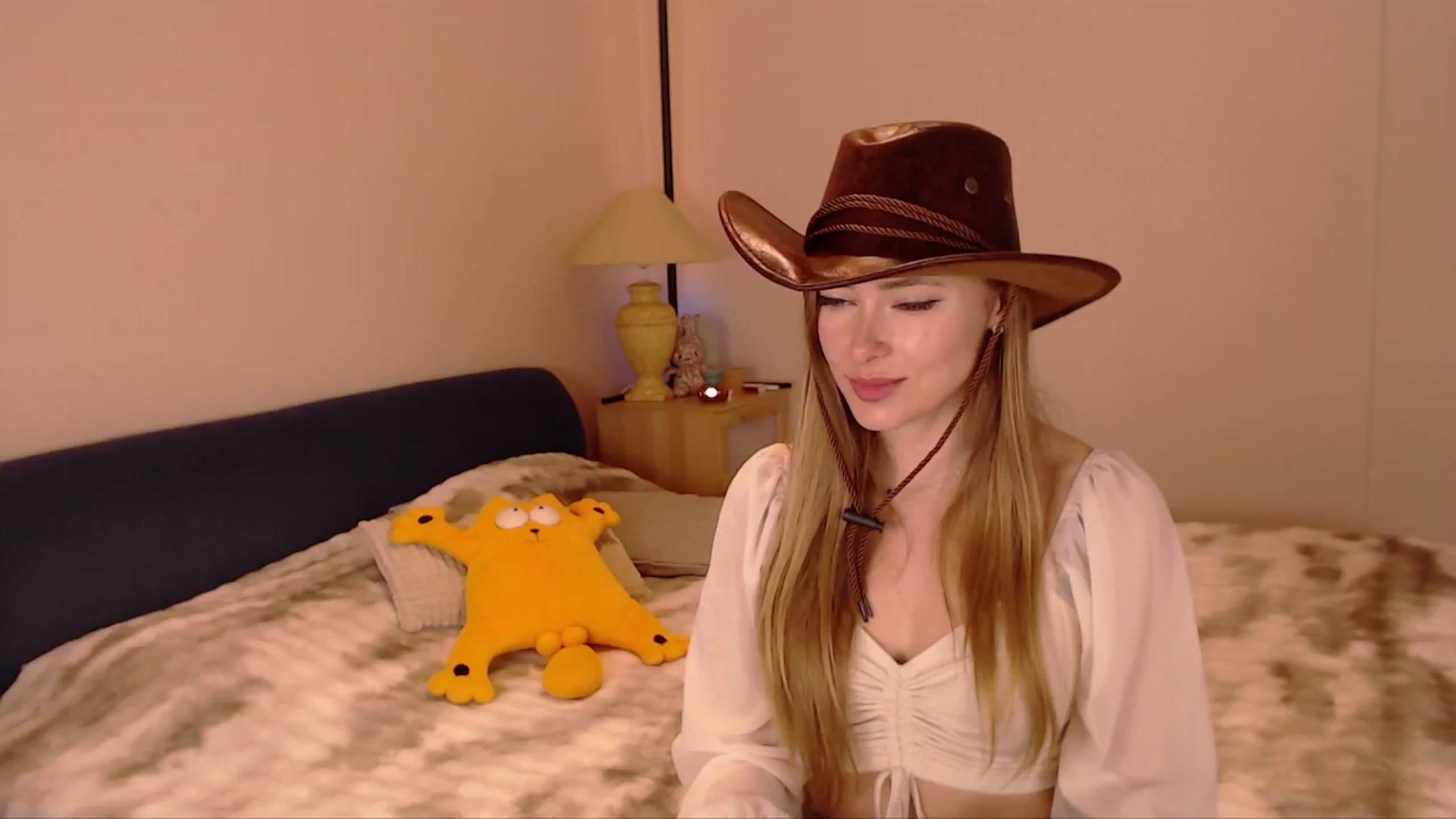 Gallery image thumbnail from SimonsWife's myfreecams stream on, 02/19/2026, 13:26 image 4 of 20