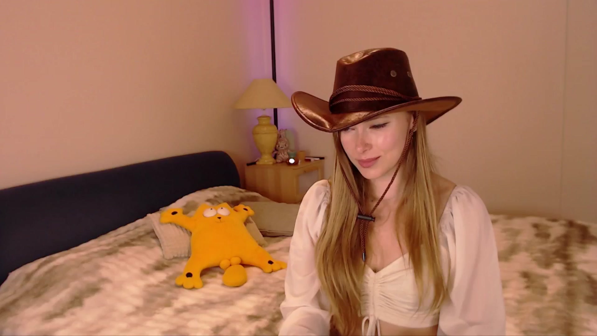 Gallery image thumbnail from SimonsWife's myfreecams stream on, 02/19/2026, 13:26 image 1 of 20