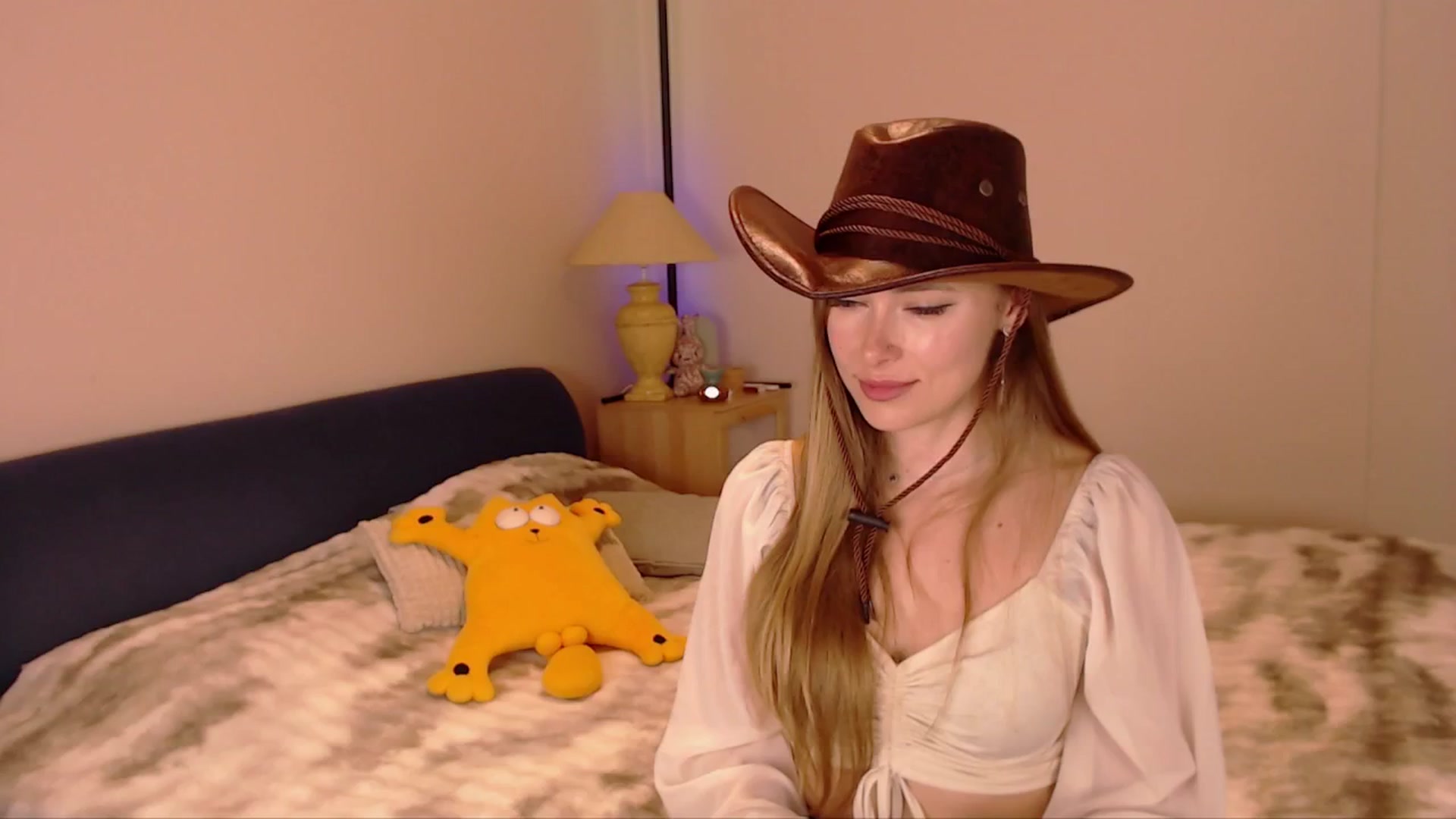 Gallery image thumbnail from SimonsWife's myfreecams stream on, 02/19/2026, 13:26 image 17 of 20
