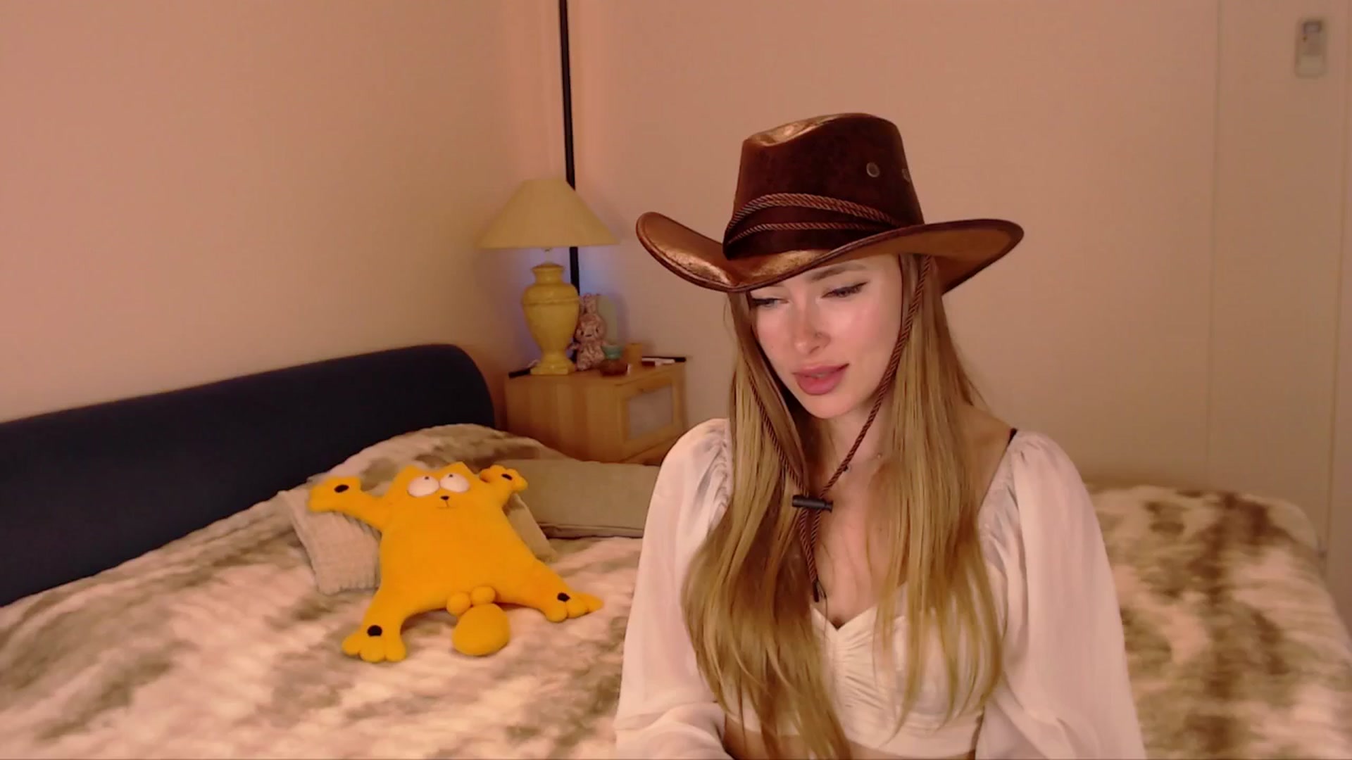 Gallery image thumbnail from SimonsWife's myfreecams stream on, 02/19/2026, 16:40 image 7 of 20
