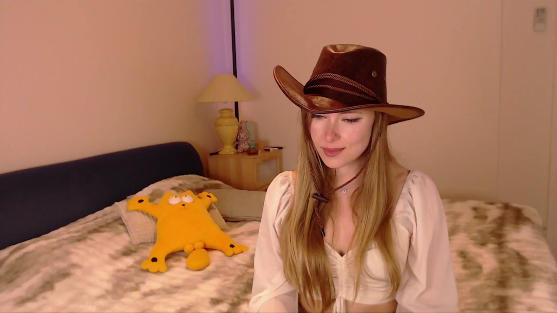 Gallery image thumbnail from SimonsWife's myfreecams stream on, 02/19/2026, 16:40 image 12 of 20