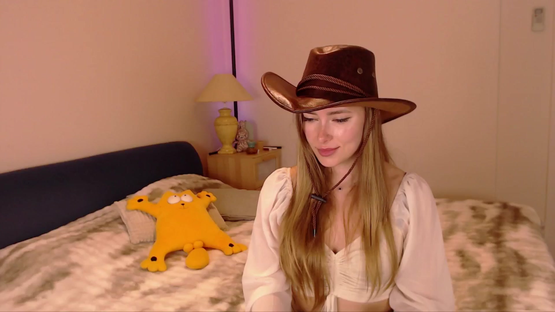 Gallery image thumbnail from SimonsWife's myfreecams stream on, 02/19/2026, 16:40 image 18 of 20