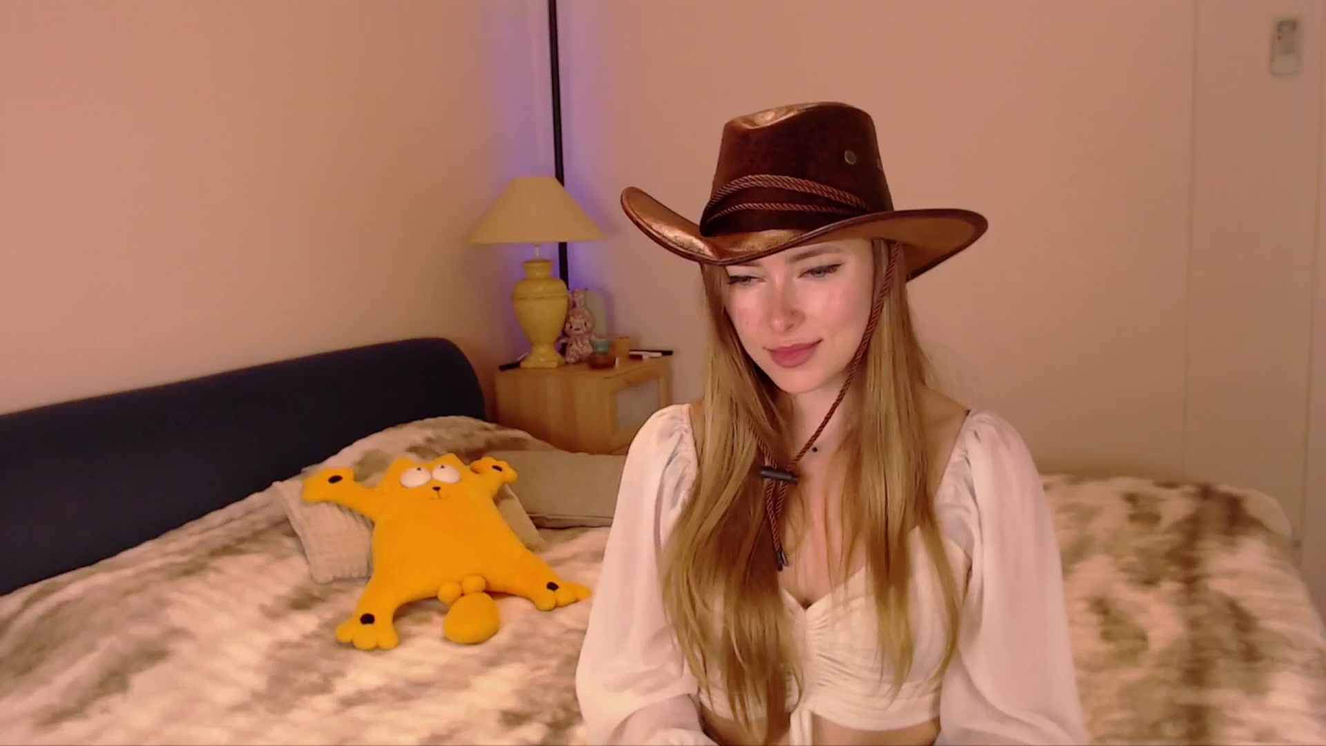 Gallery image thumbnail from SimonsWife's myfreecams stream on, 02/19/2026, 16:40 image 20 of 20