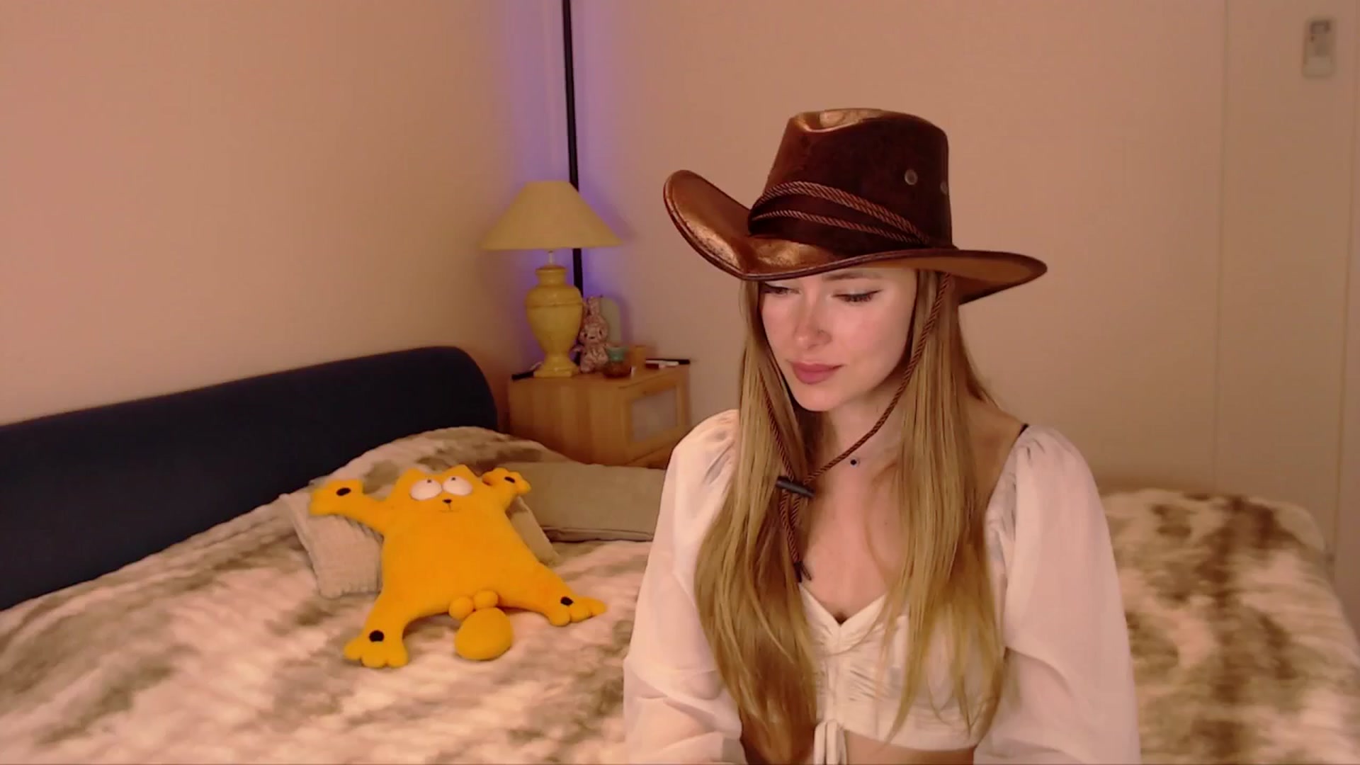 Gallery image thumbnail from SimonsWife's myfreecams stream on, 02/19/2026, 16:40 image 2 of 20