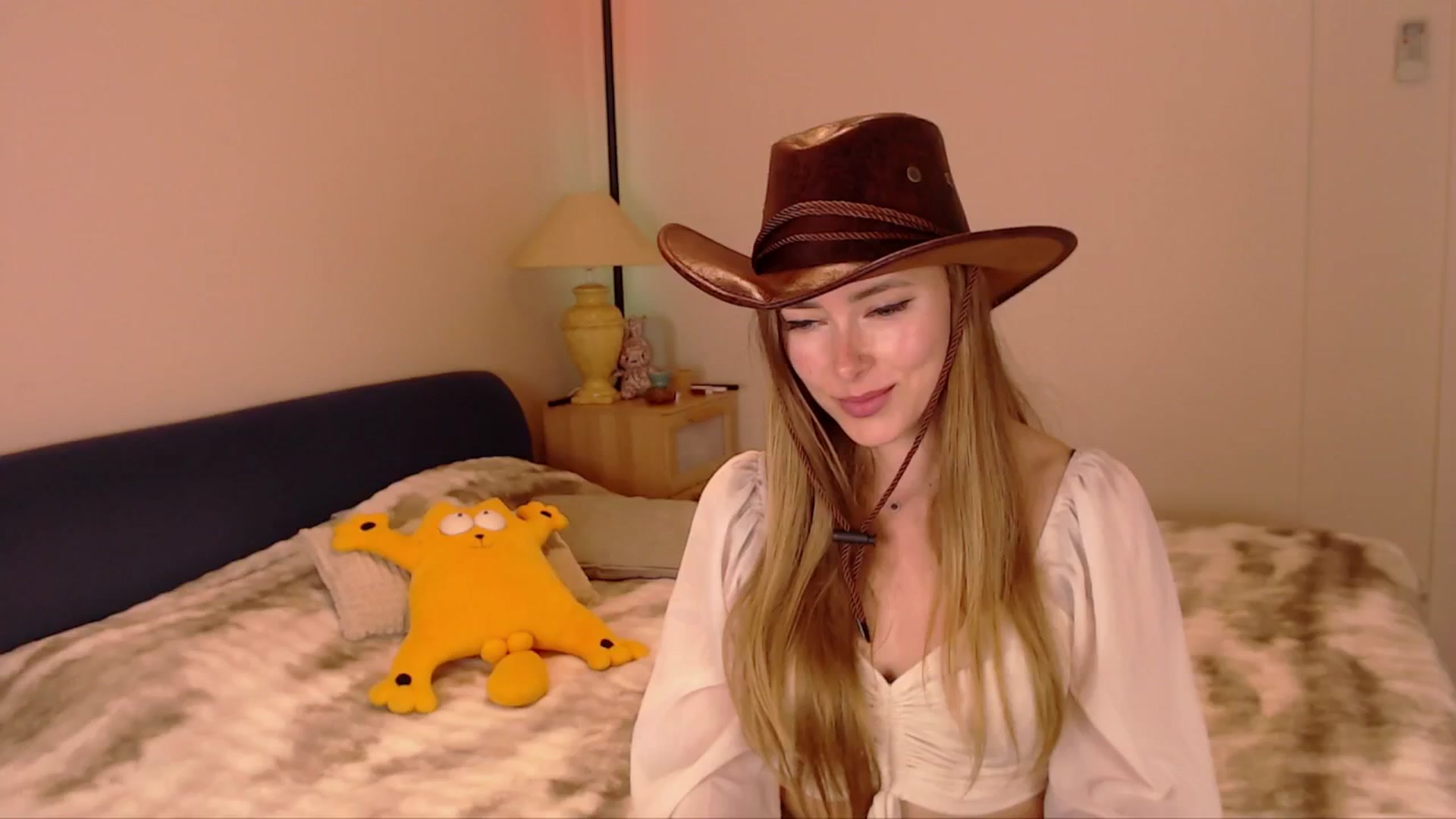 Gallery image thumbnail from SimonsWife's myfreecams stream on, 02/19/2026, 16:40 image 11 of 20