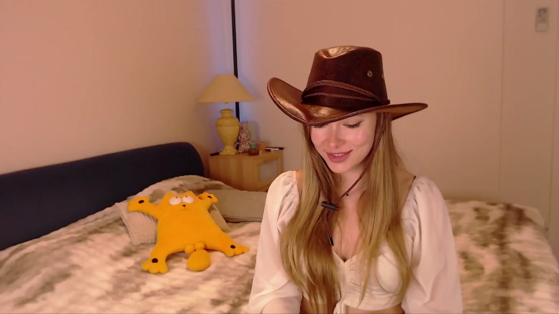 Gallery image thumbnail from SimonsWife's myfreecams stream on, 02/19/2026, 16:40 image 13 of 20