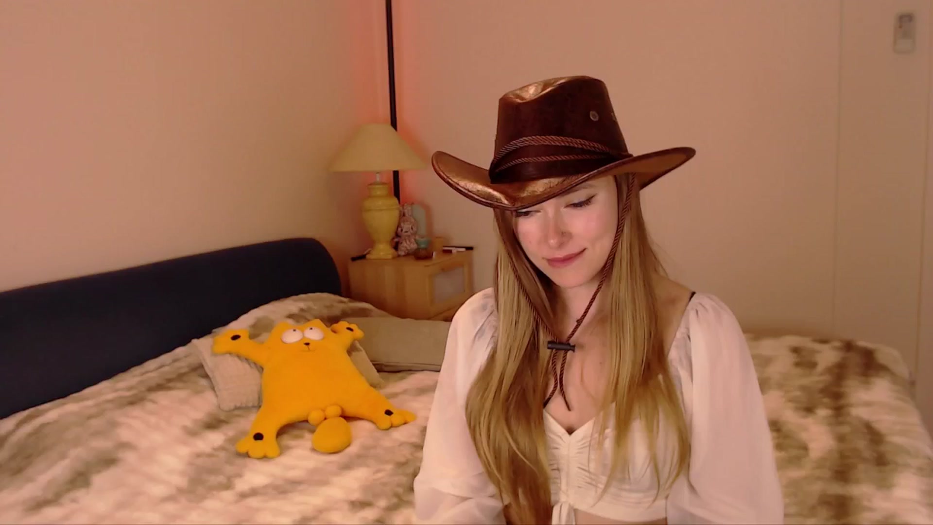 Gallery image thumbnail from SimonsWife's myfreecams stream on, 02/19/2026, 16:40 image 5 of 20