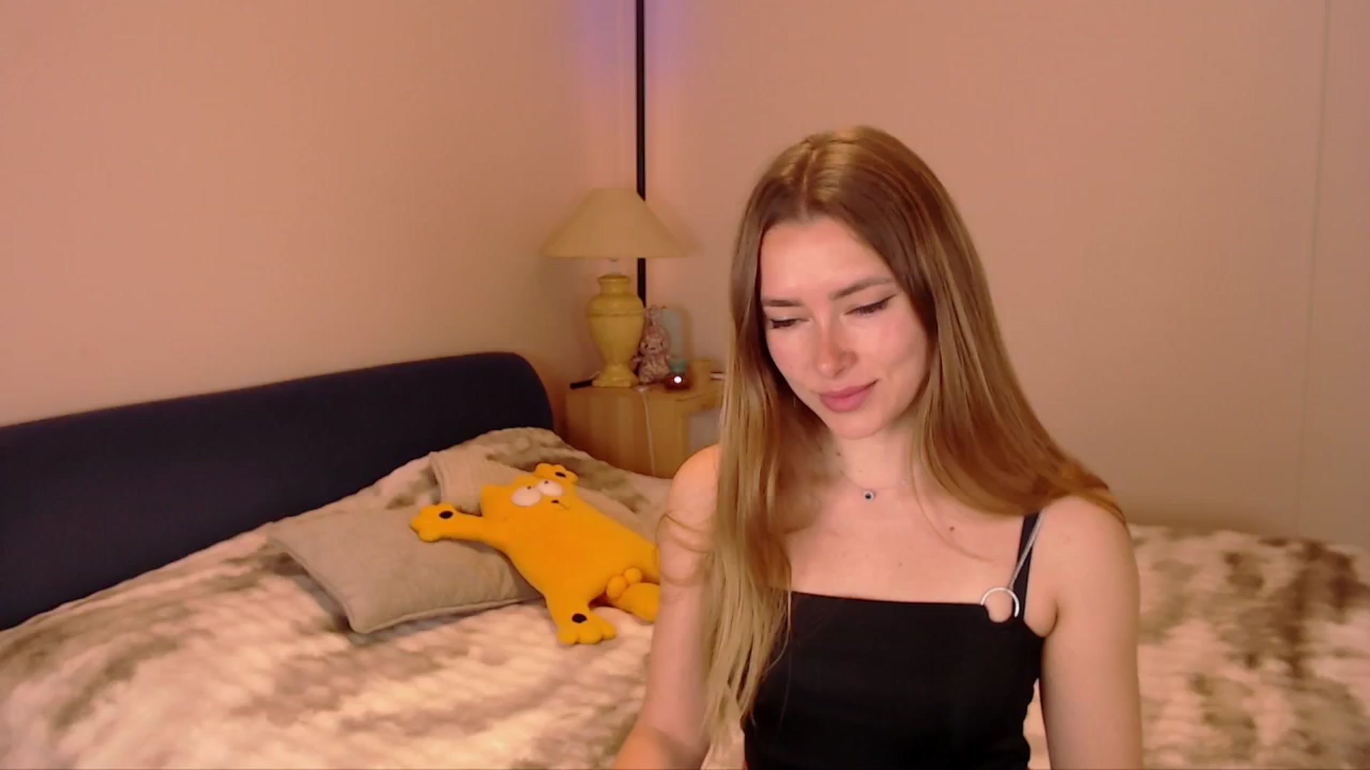 Gallery image thumbnail from SimonsWife's myfreecams stream on, 02/22/2026, 12:20 image 15 of 20