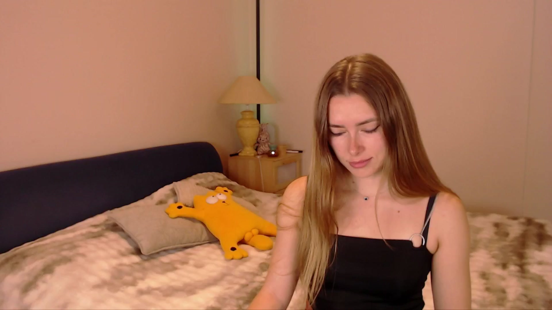 Gallery image thumbnail from SimonsWife's myfreecams stream on, 02/22/2026, 12:20 image 7 of 20